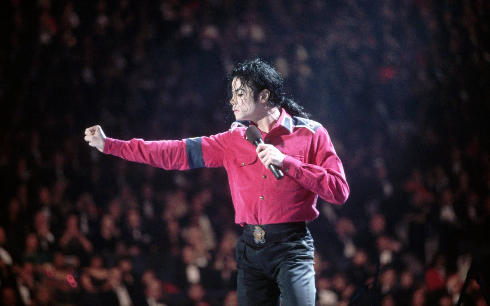 Michael Jackson, live concert, vibrant pink shirt, HD Desktop Wallpaper