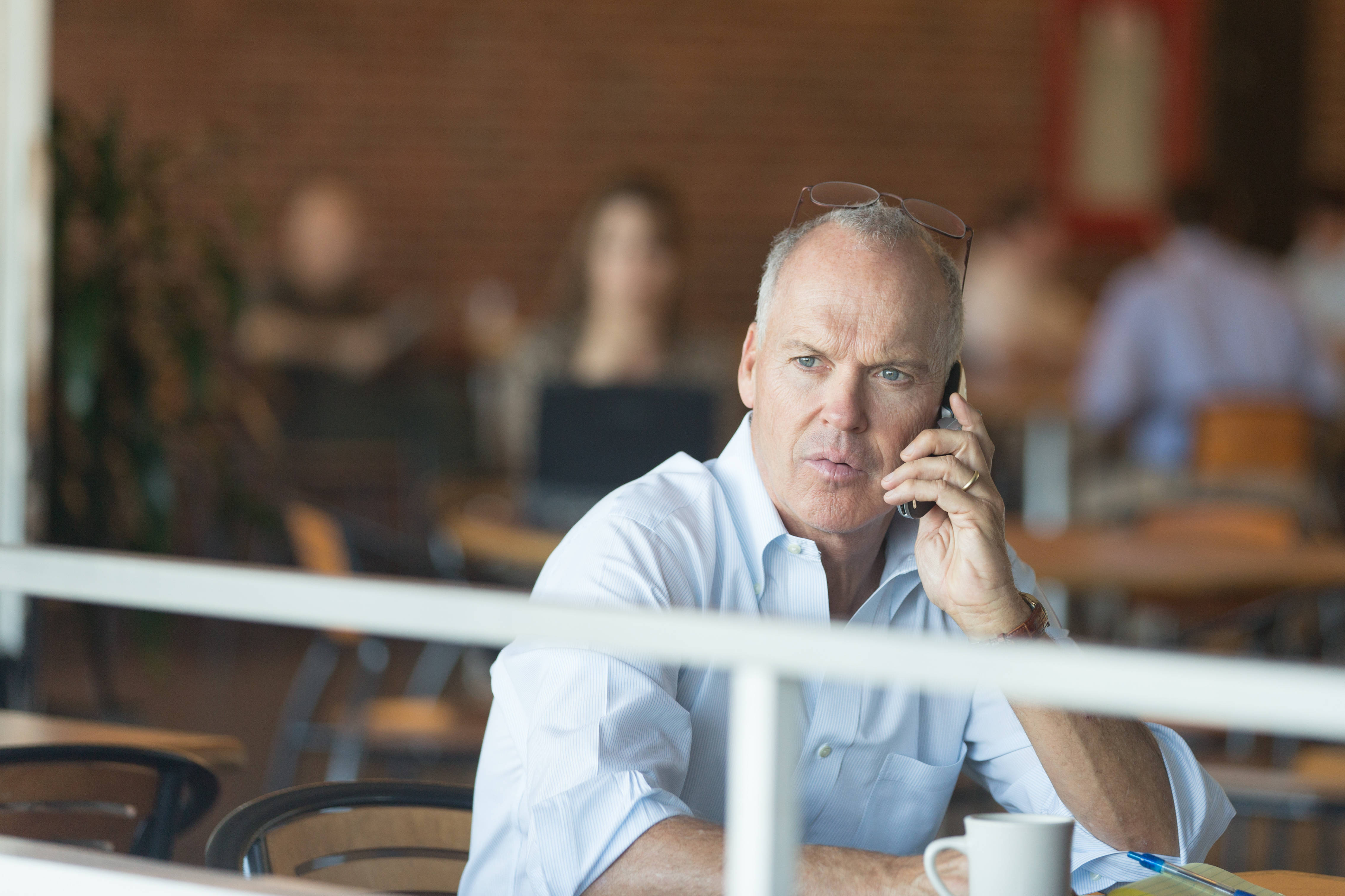 Michael Keaton, light blue shirt, cafe table, 4K Desktop Wallpaper