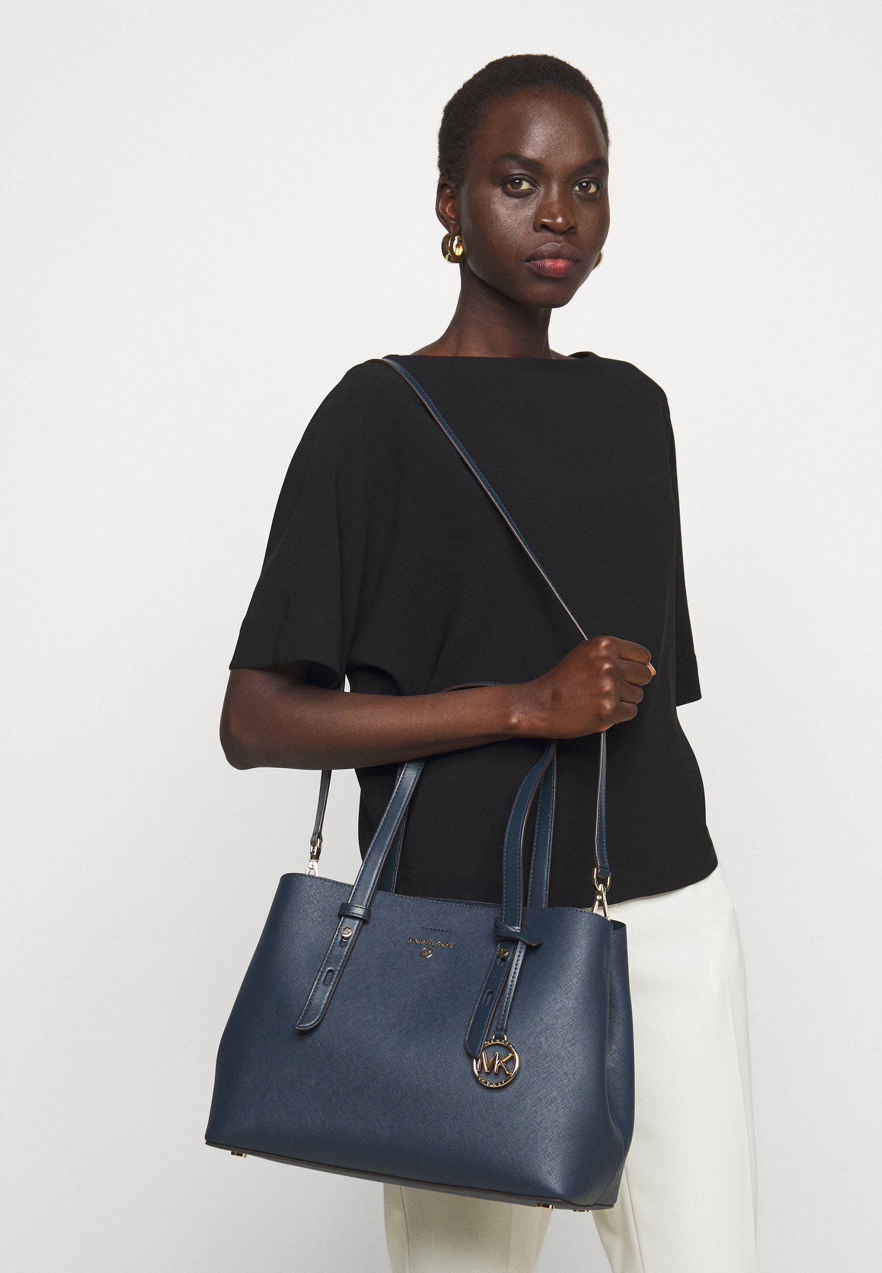 Michael Kors, dark blue bag, navy blue leather tote bag, 2K Phone Wallpaper