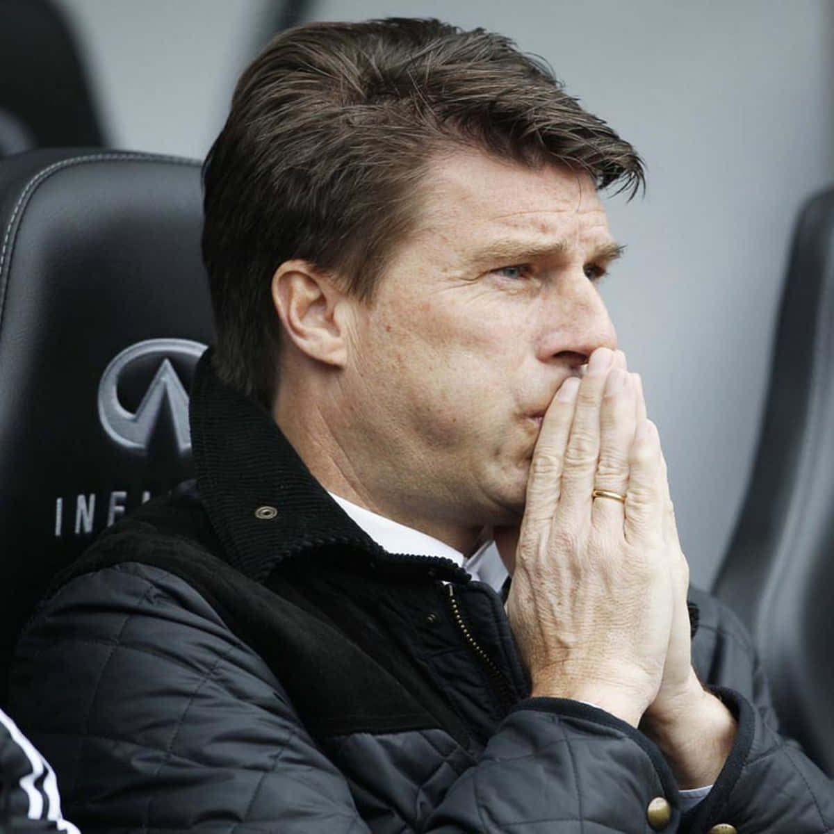 Michael Laudrup, stadium seat, hands clasped near his mouth, SD Desktop Wallpaper