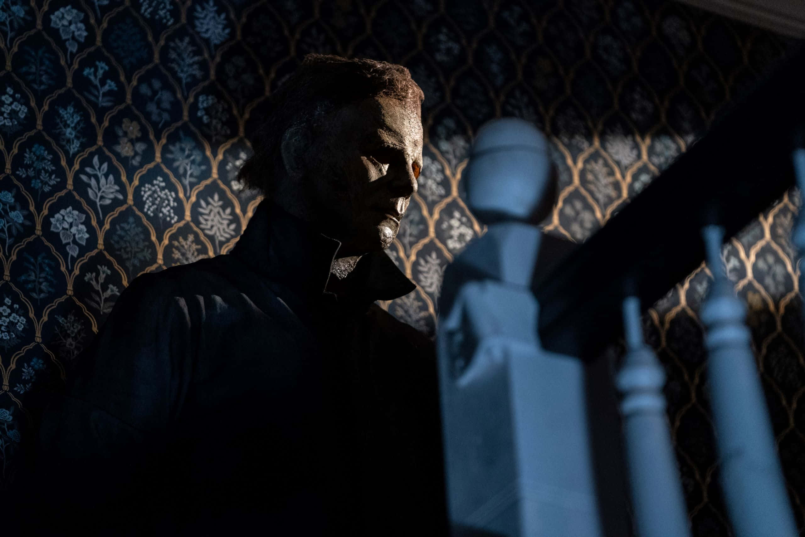 Michael Myers, sinister stare, ornate blue floral wallpaper, 2K Desktop Wallpaper