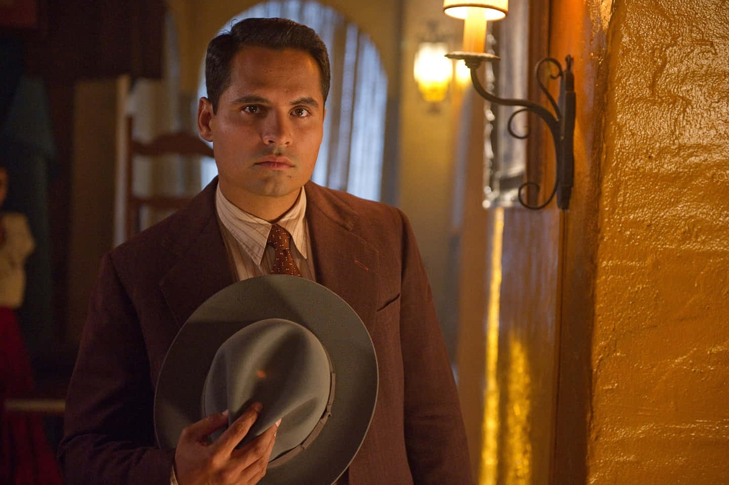 Michael Peña, brown suit, grey fedora, HD Desktop Wallpaper