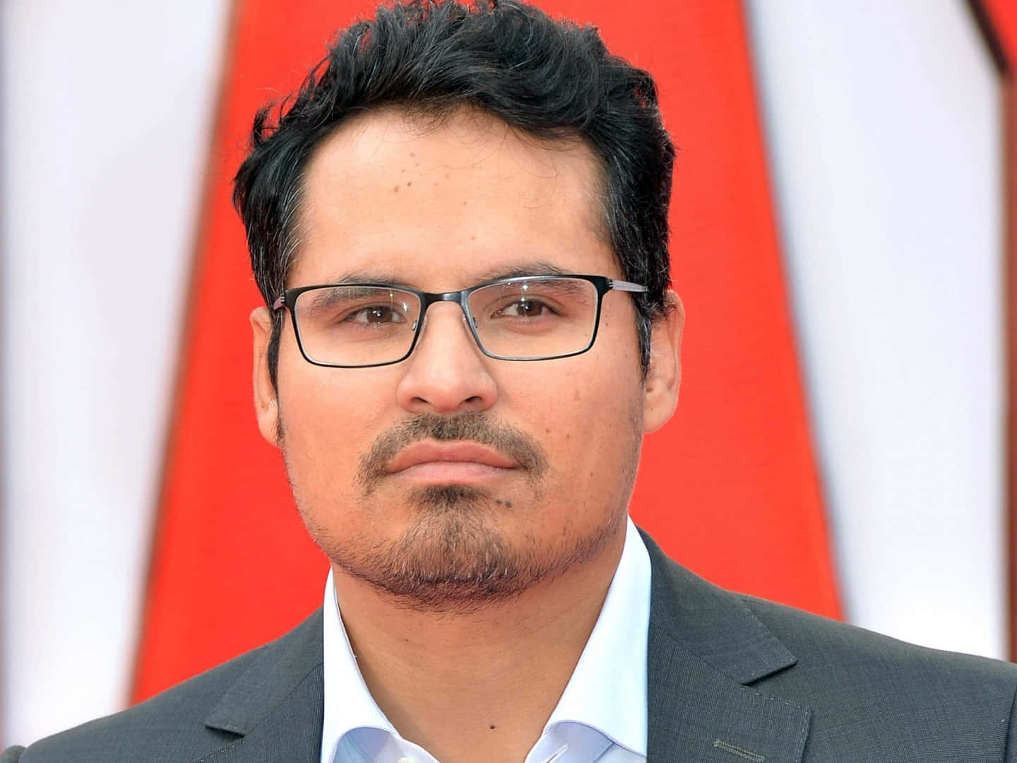 Michael Peña, gray suit, red and white striped background, HD Desktop Wallpaper
