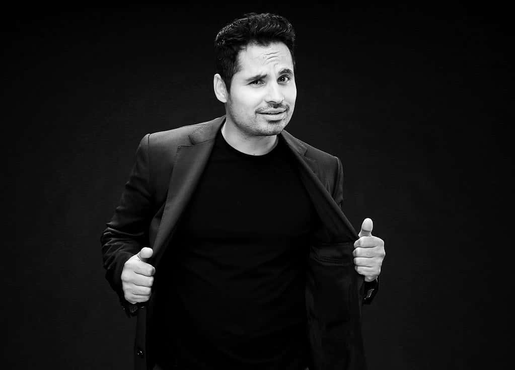 Michael Peña, black suit jacket, t-shirt, SD Desktop Wallpaper