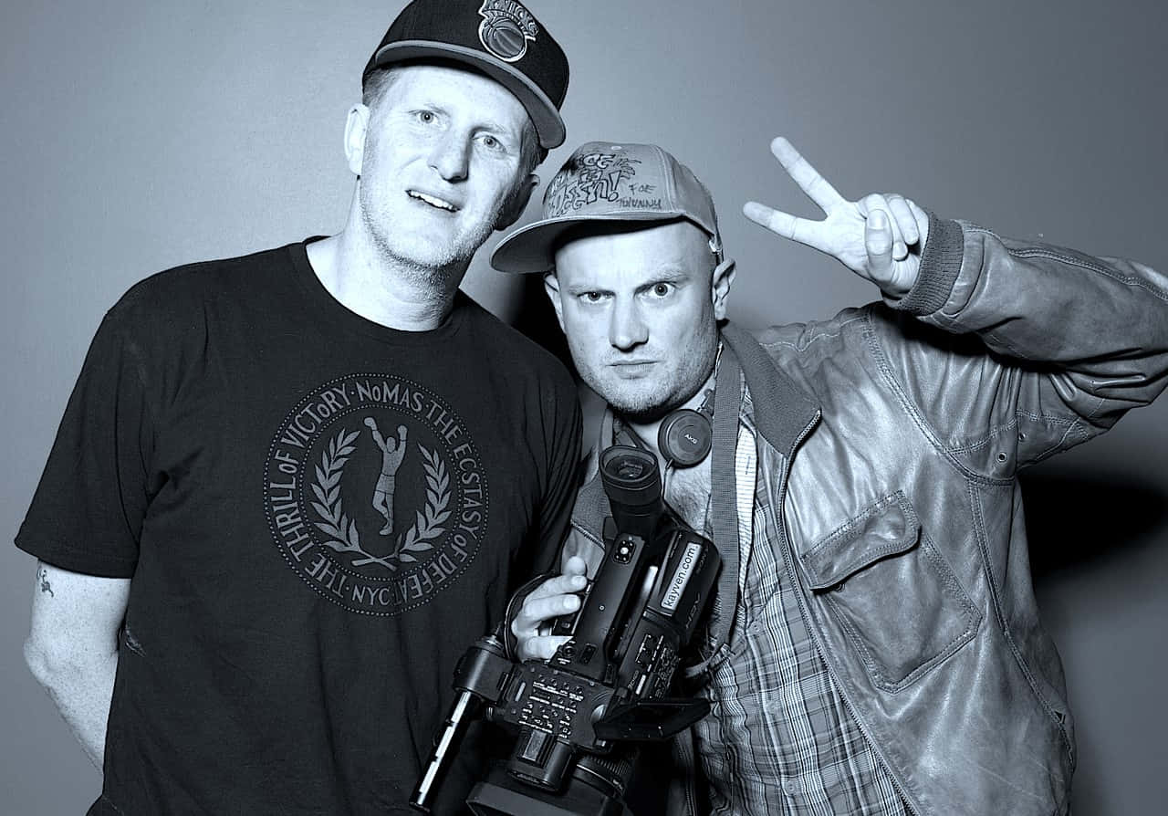 Michael Rapaport, camcorder, peace sign, HD Desktop Wallpaper