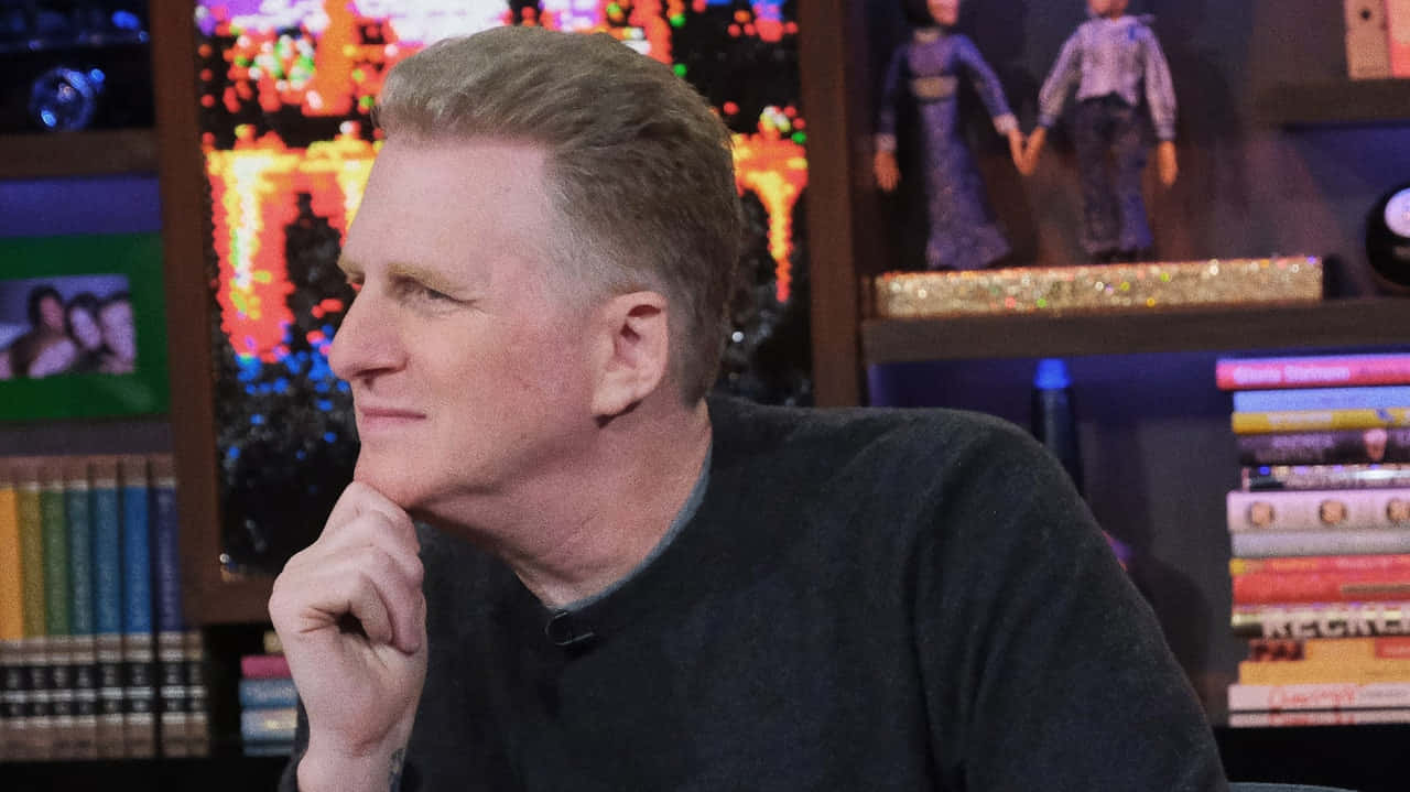Michael Rapaport, dark sweater, colorful shelves, HD Desktop Wallpaper