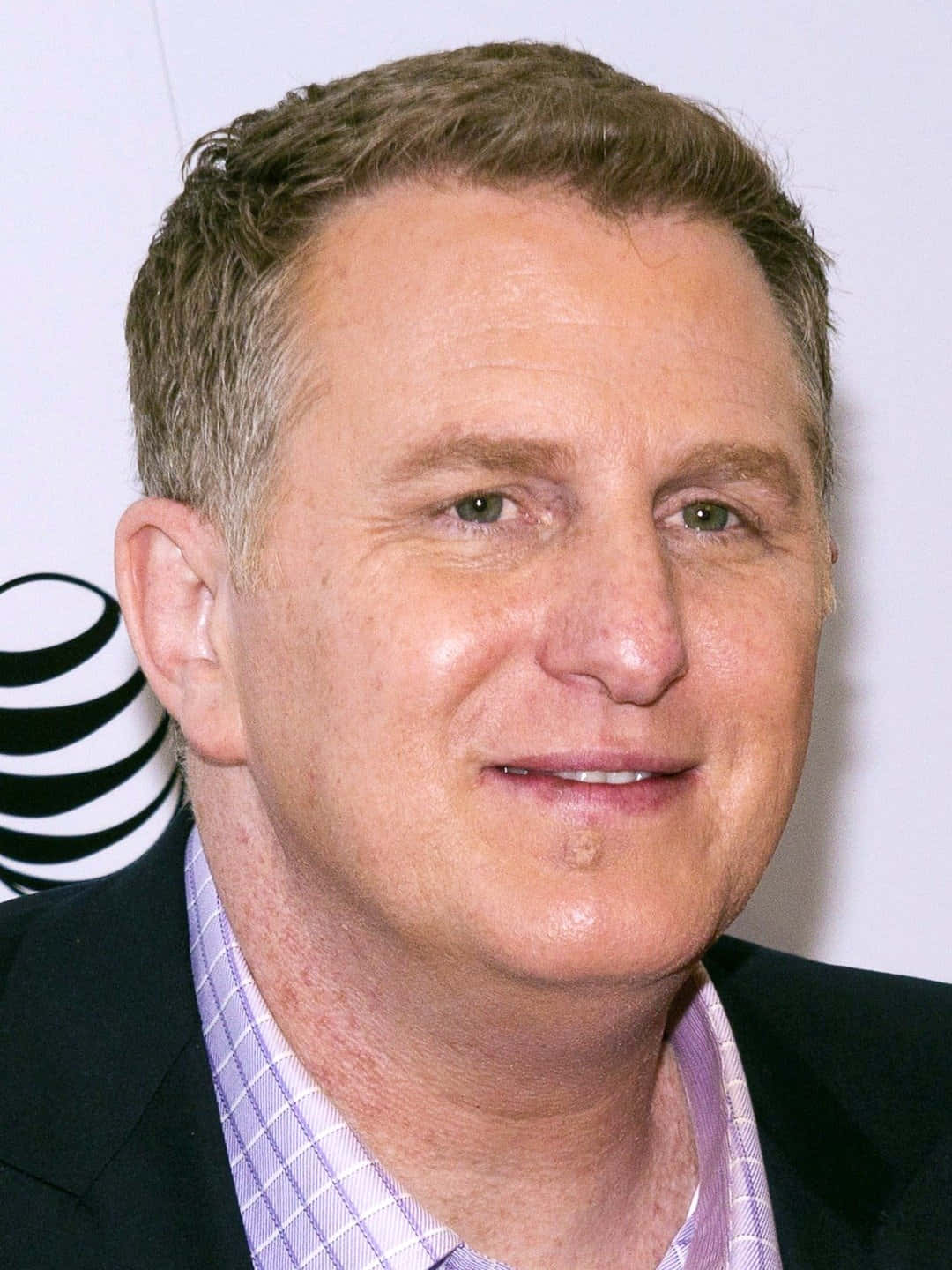 Michael Rapaport, dark suit, light purple checkered shirt, HD Phone Wallpaper