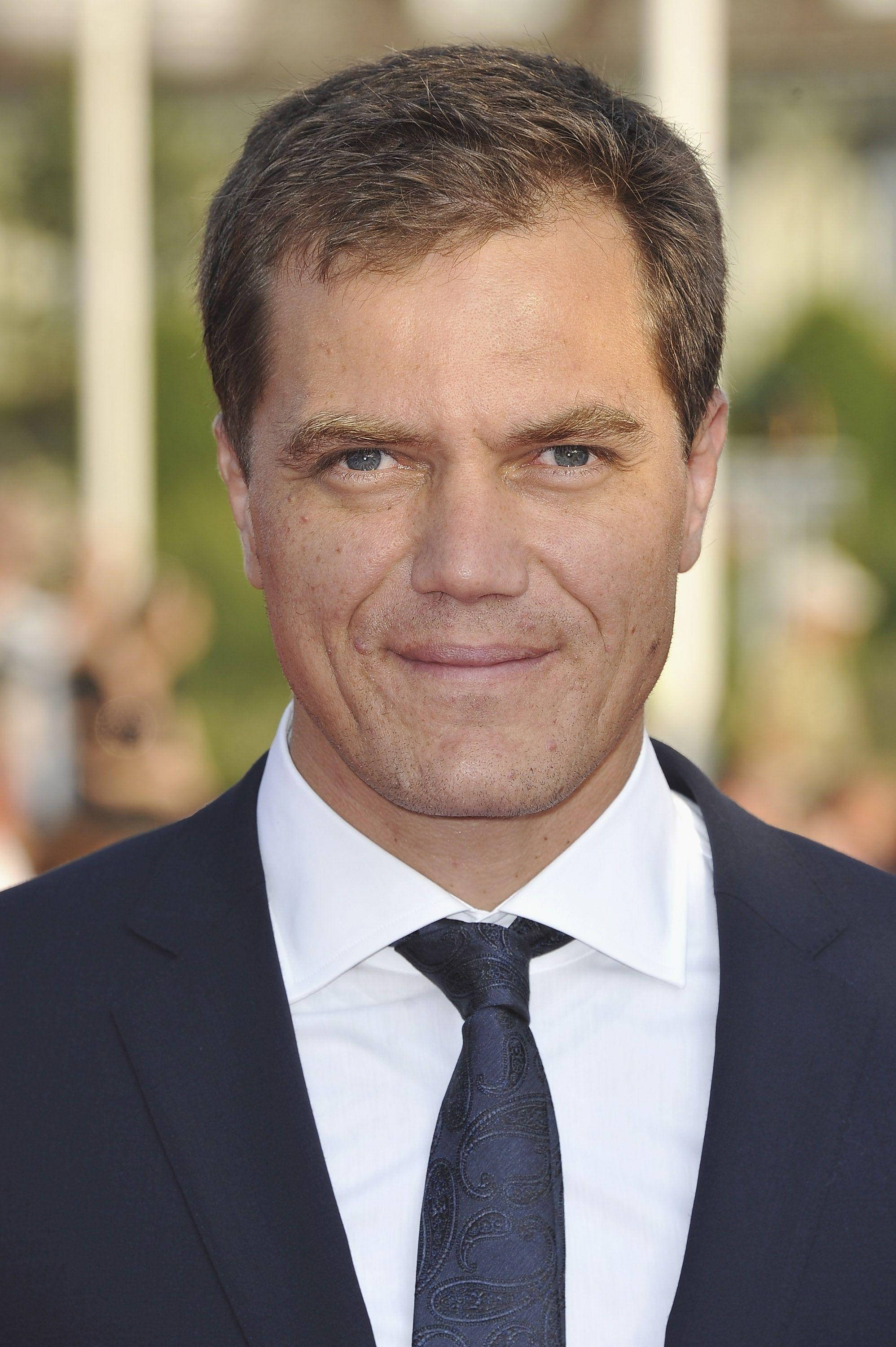 Michael Shannon, dark suit, patterned tie, 2K Phone Wallpaper