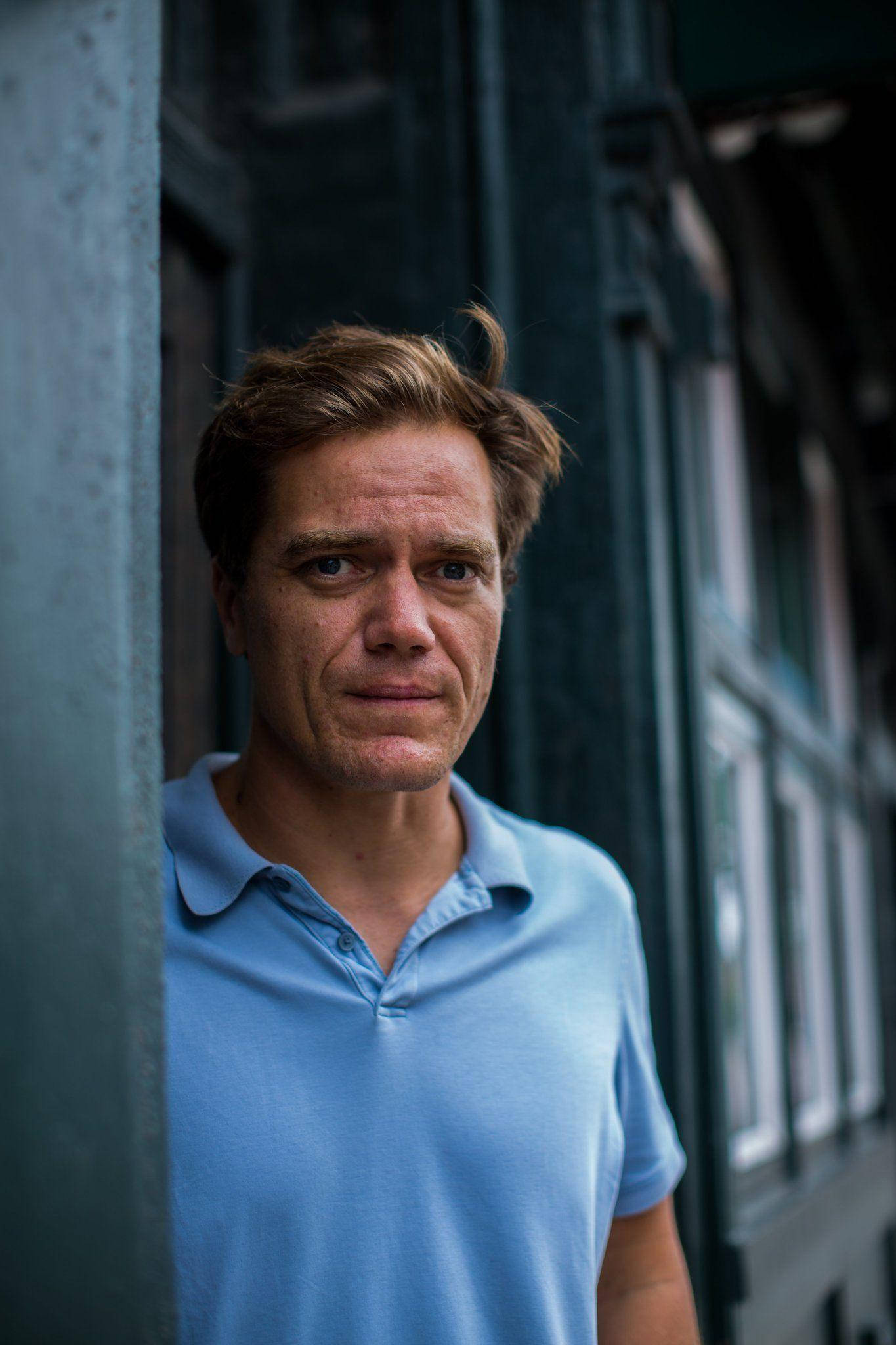 Michael Shannon, light blue polo shirt, dark urban building, Full HD Phone Wallpaper