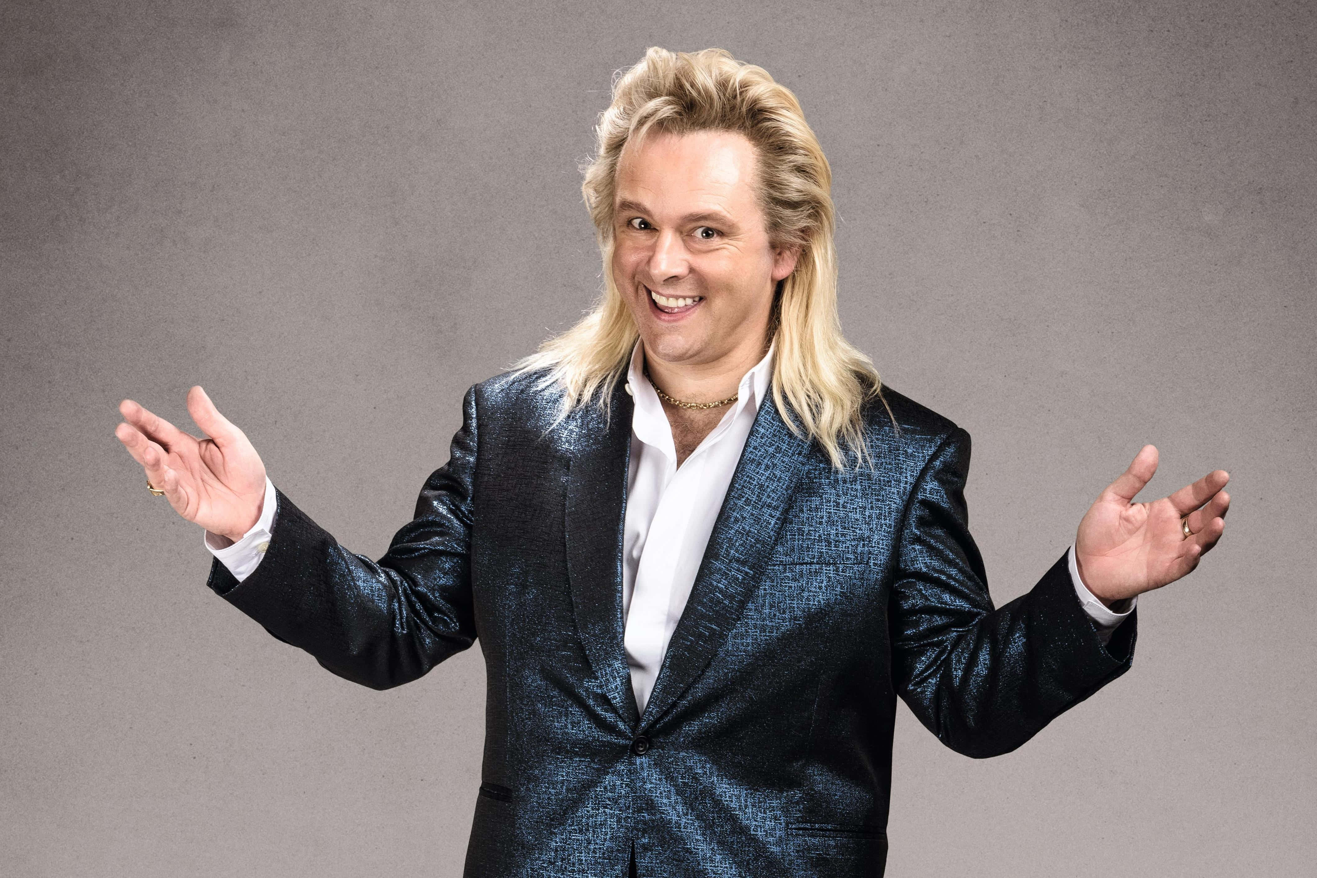 Michael Sheen, glittering blue suit, long blonde hair, 4K Desktop Wallpaper