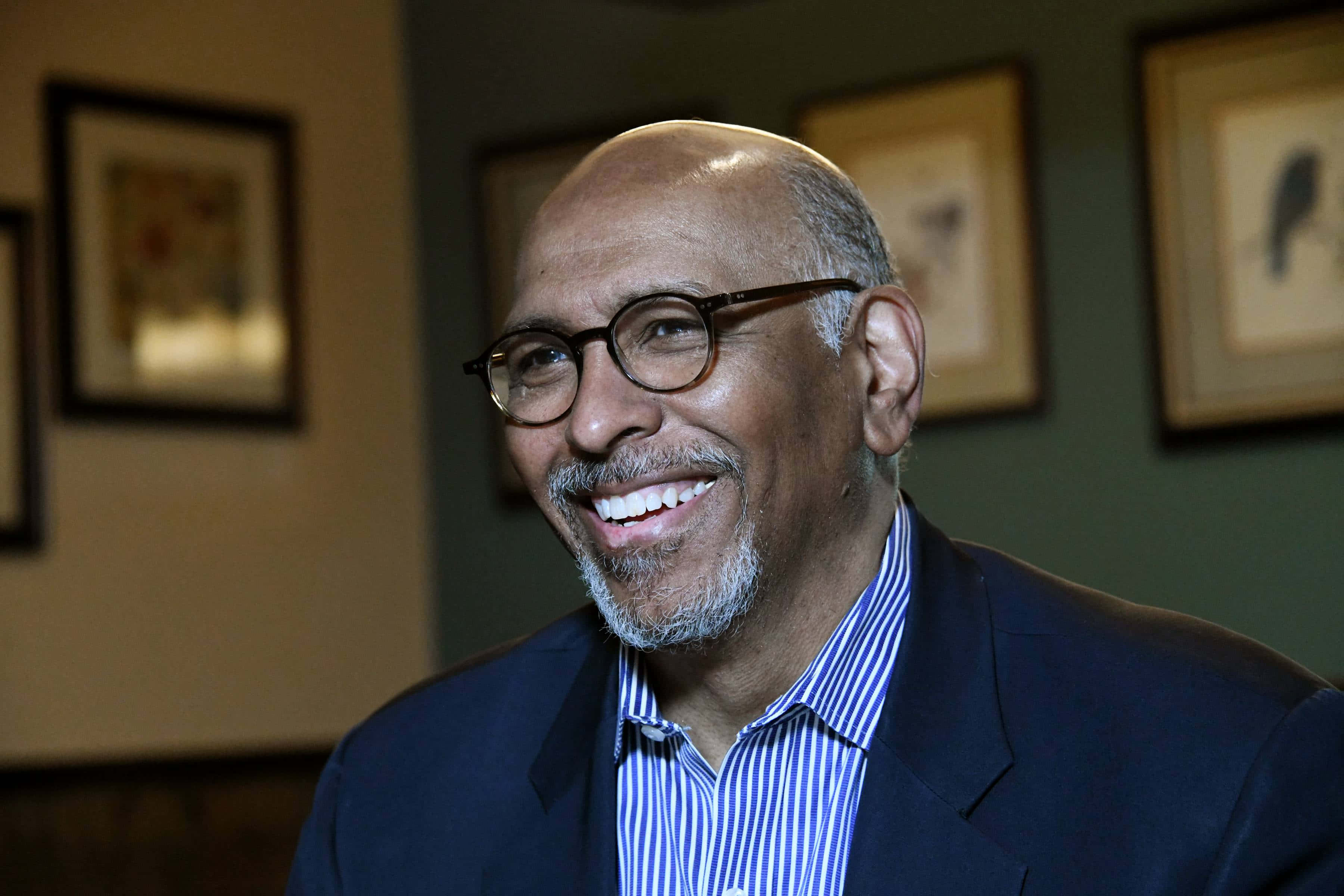 Michael Steele, bald man, glasses, 2K Desktop Wallpaper