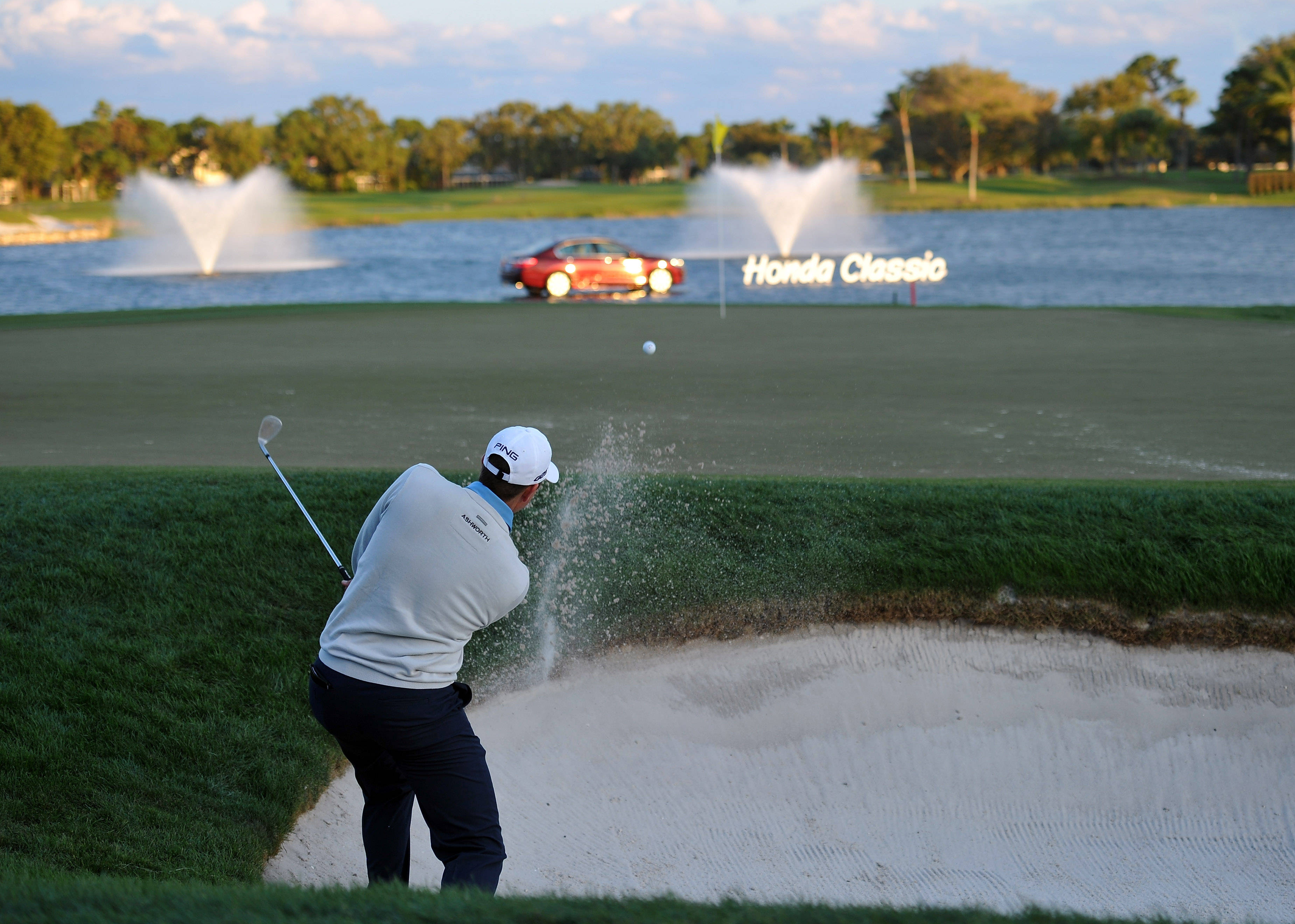 Michael Thompson, golfing, sand trap, 2K Desktop Wallpaper