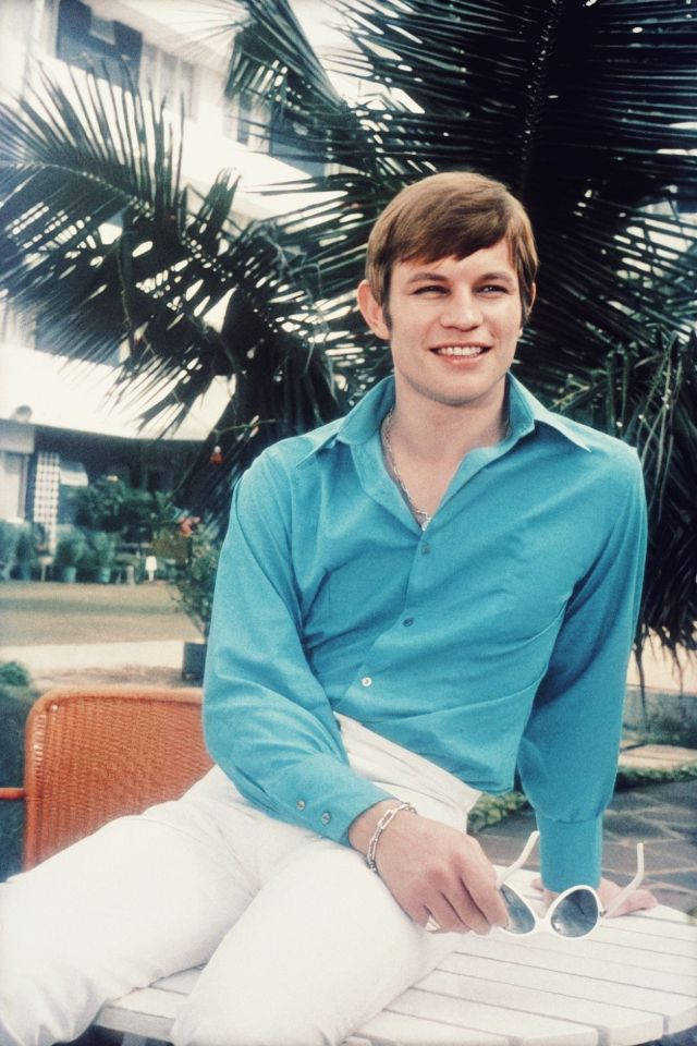 Michael York, turquoise shirt, white pants, SD Phone Wallpaper