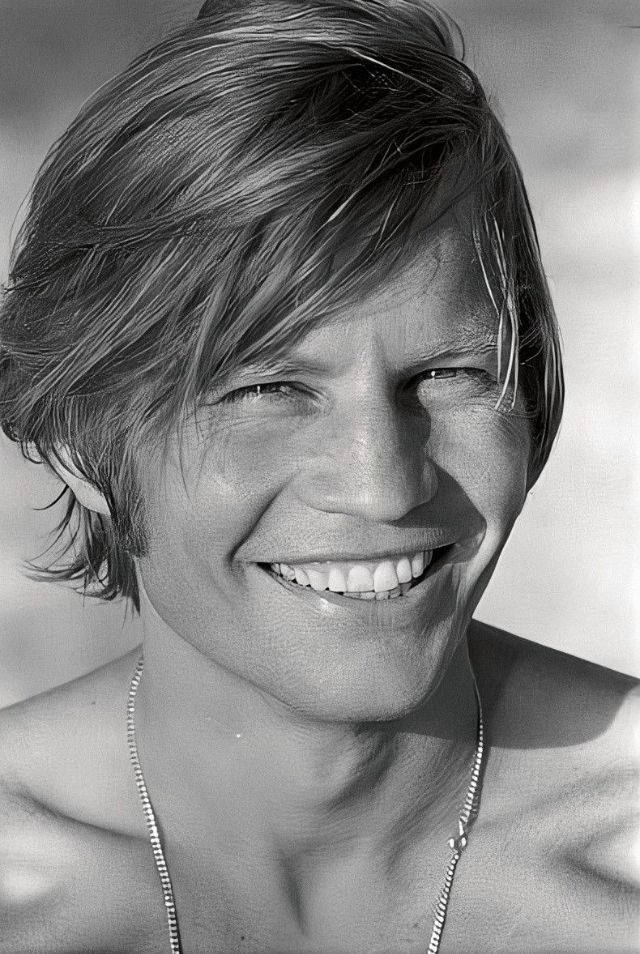 Michael York, black and white photo, smiling man, SD Phone Wallpaper