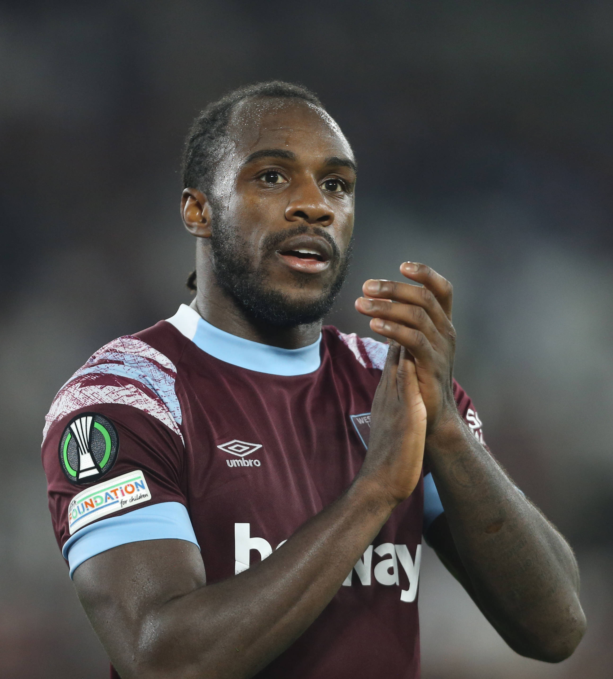 Michail Antonio, maroon jersey, stadium lights, 2K Phone Wallpaper
