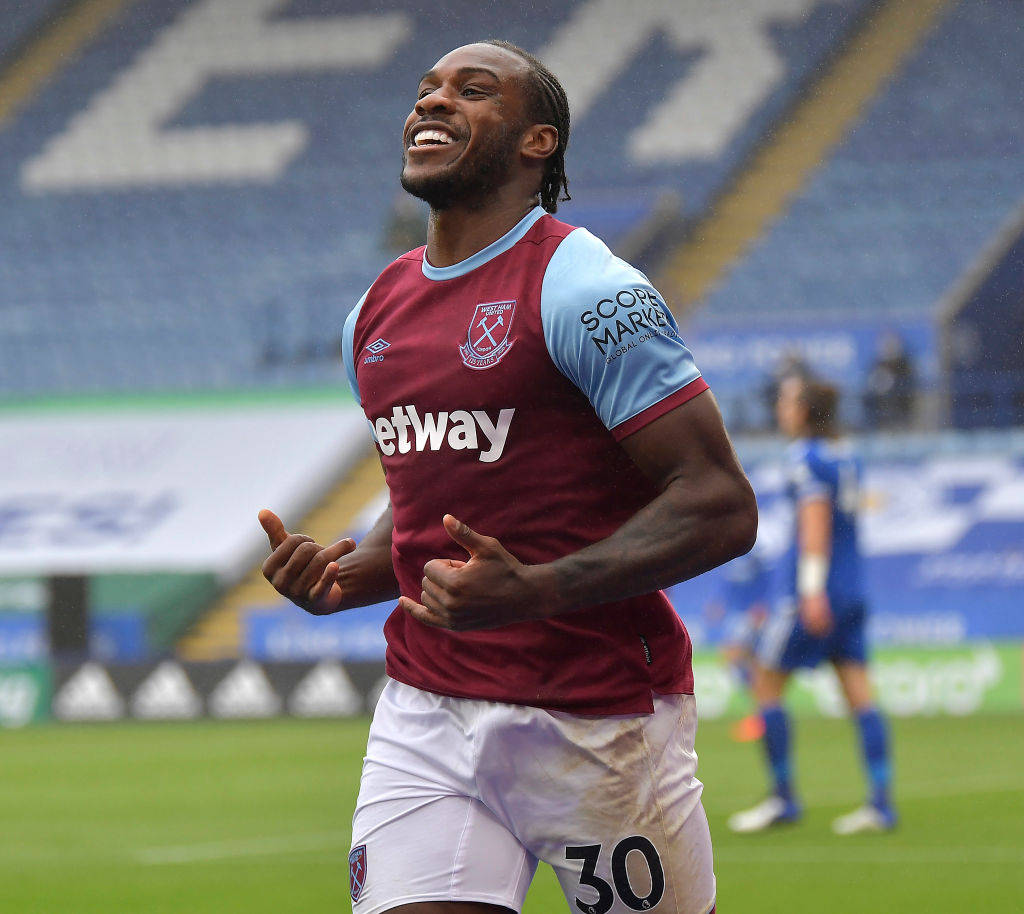Michail Antonio, maroon and light blue jersey, rainy stadium pitch, SD Desktop Wallpaper