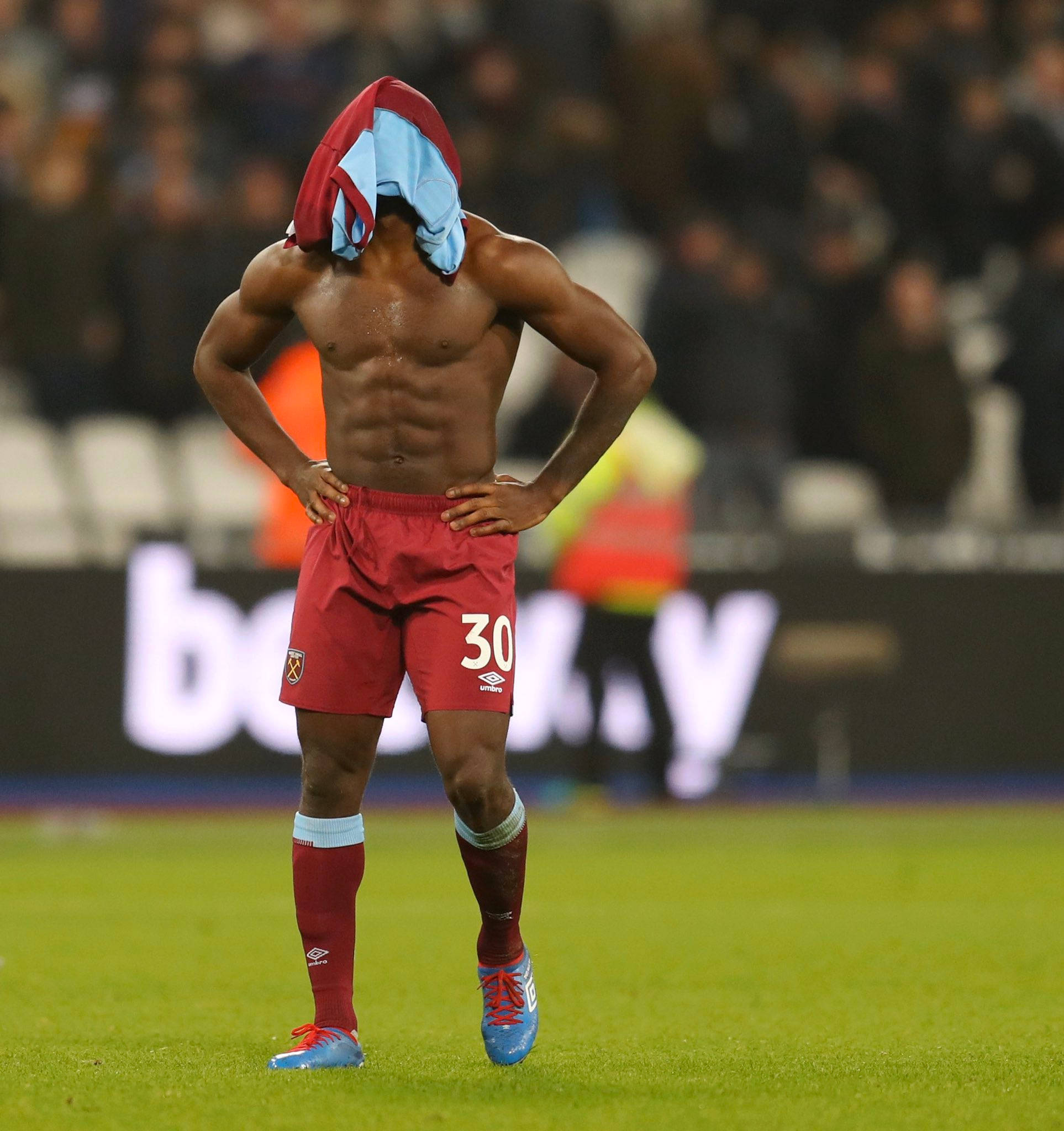 Michail Antonio, number 30, red shorts, Full HD Phone Wallpaper
