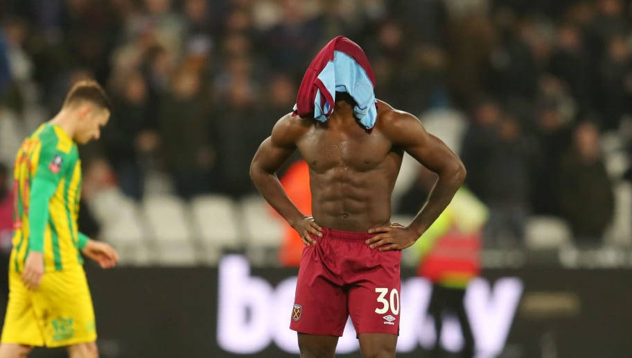 Michail Antonio, red shorts, team scarf, SD Desktop Wallpaper