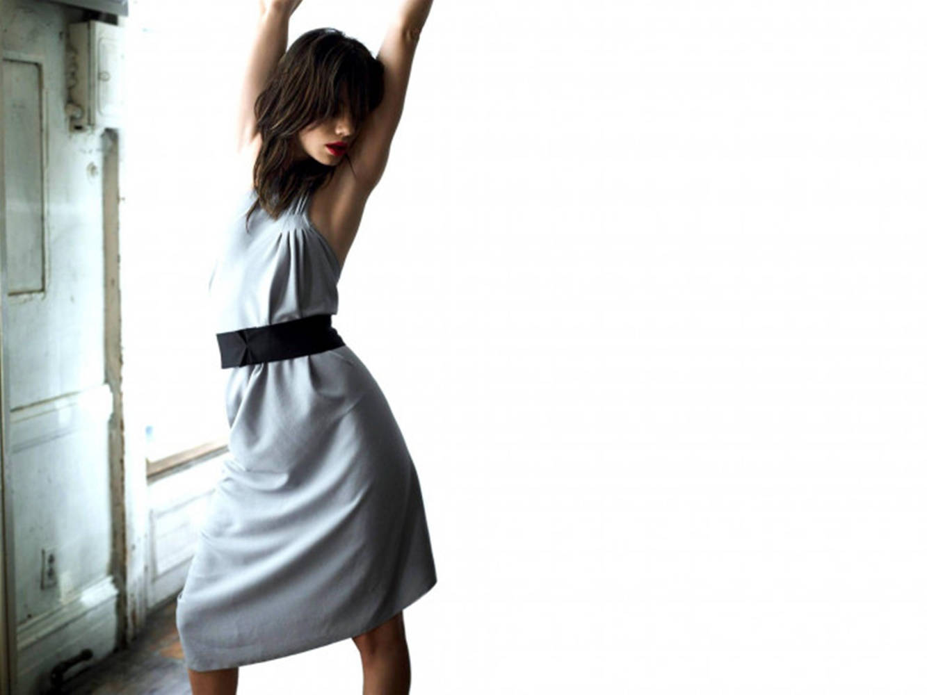 Michelle Monaghan, light gray dress, black belt, HD Desktop Wallpaper