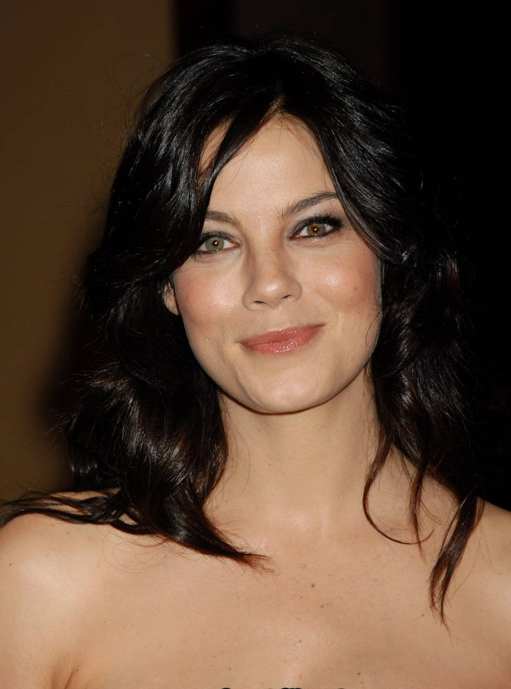Michelle Monaghan, dark wavy hair, soft smile, SD Phone Wallpaper