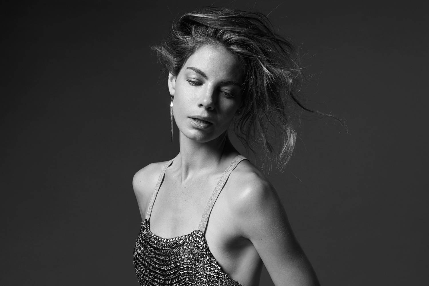 Michelle Monaghan, windswept hair, chainmail top, HD Desktop Wallpaper