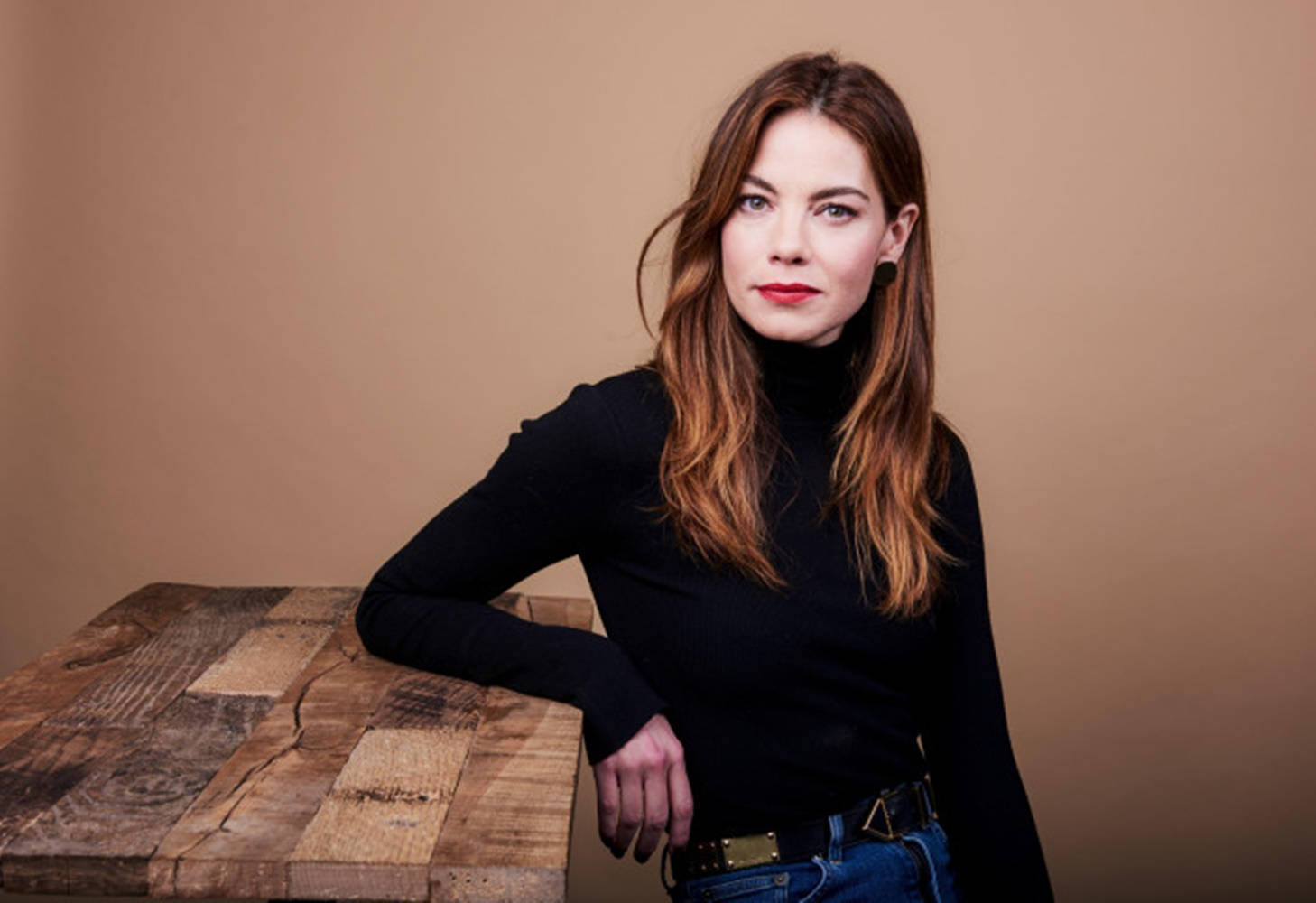 Michelle Monaghan, long brown hair, rustic wooden table, HD Desktop Wallpaper