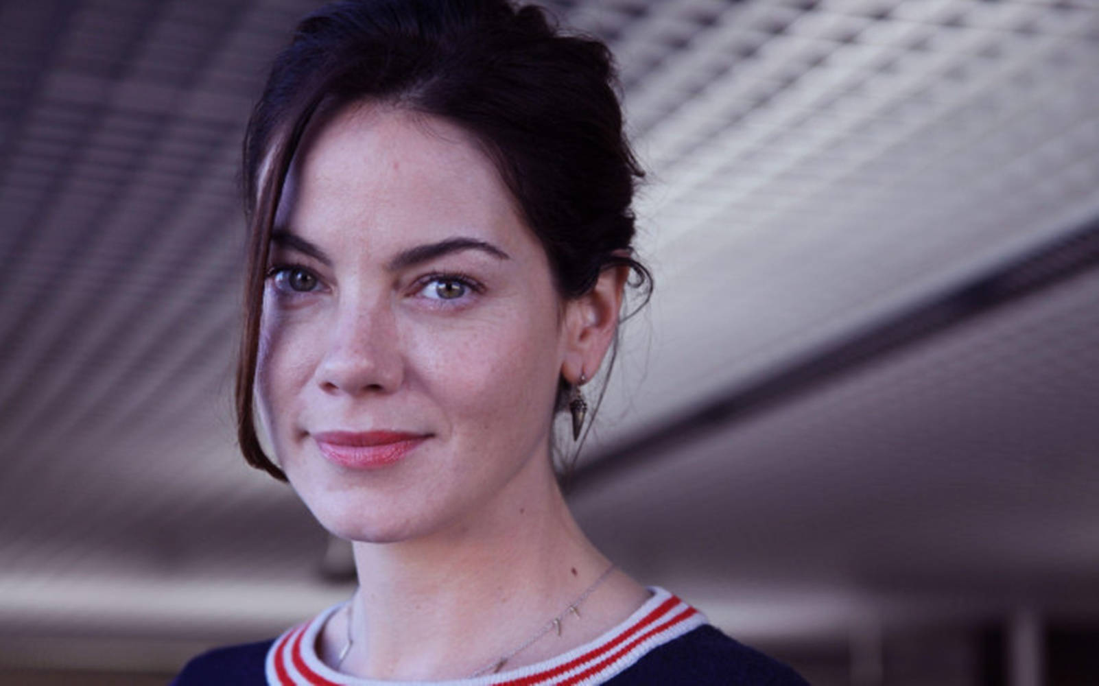 Michelle Monaghan, dark hair, gentle smile, HD Desktop Wallpaper