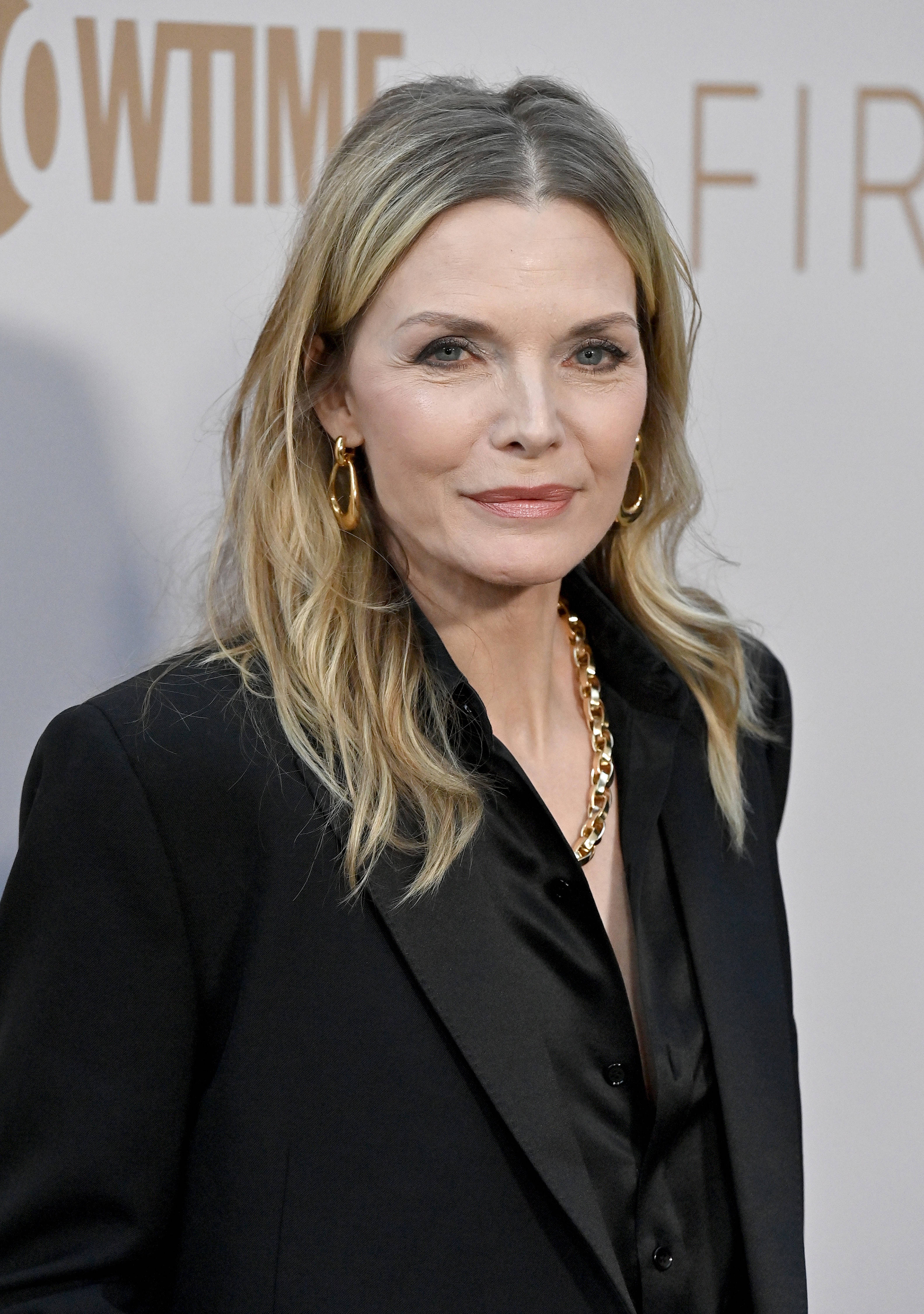 Michelle Pfeiffer, blonde hair, gold jewelry, 4K Phone Wallpaper