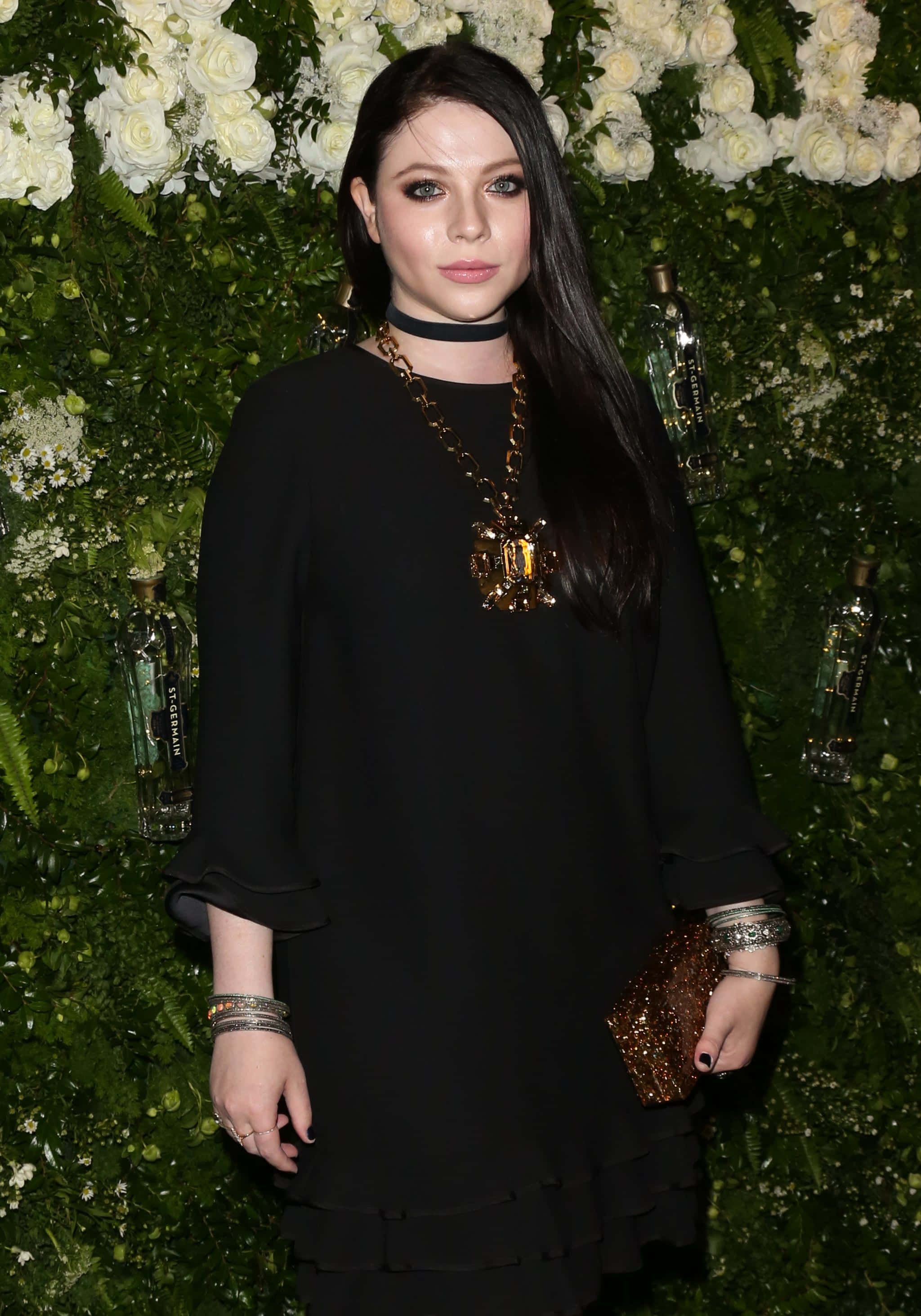 Michelle Trachtenberg, black dress, gold jewelry, 2K Phone Wallpaper