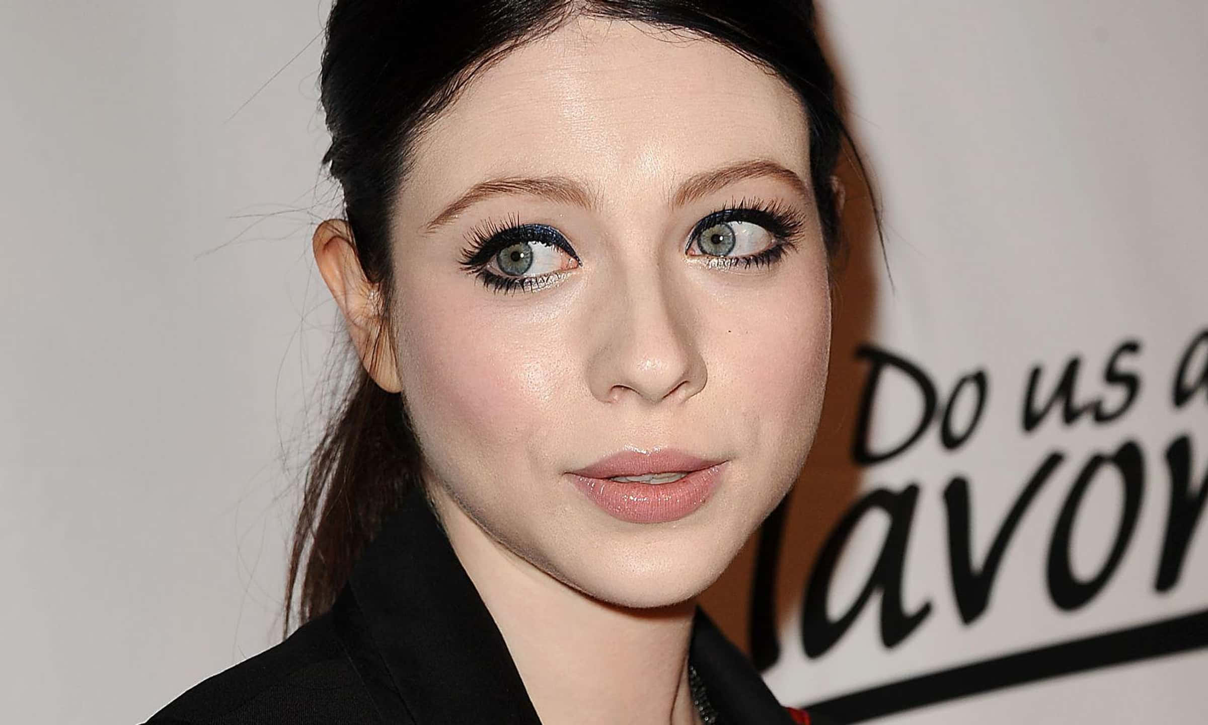 Michelle Trachtenberg, blue eyes, bold eyeliner, Full HD Desktop Wallpaper