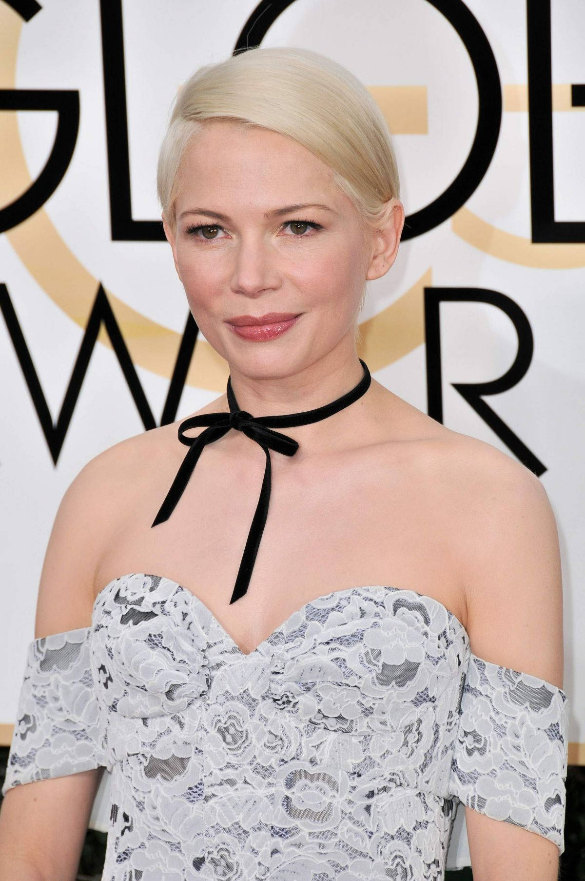 Michelle Williams, 2017 Golden Globe Awards, white lace off-shoulder gown, HD Phone Wallpaper