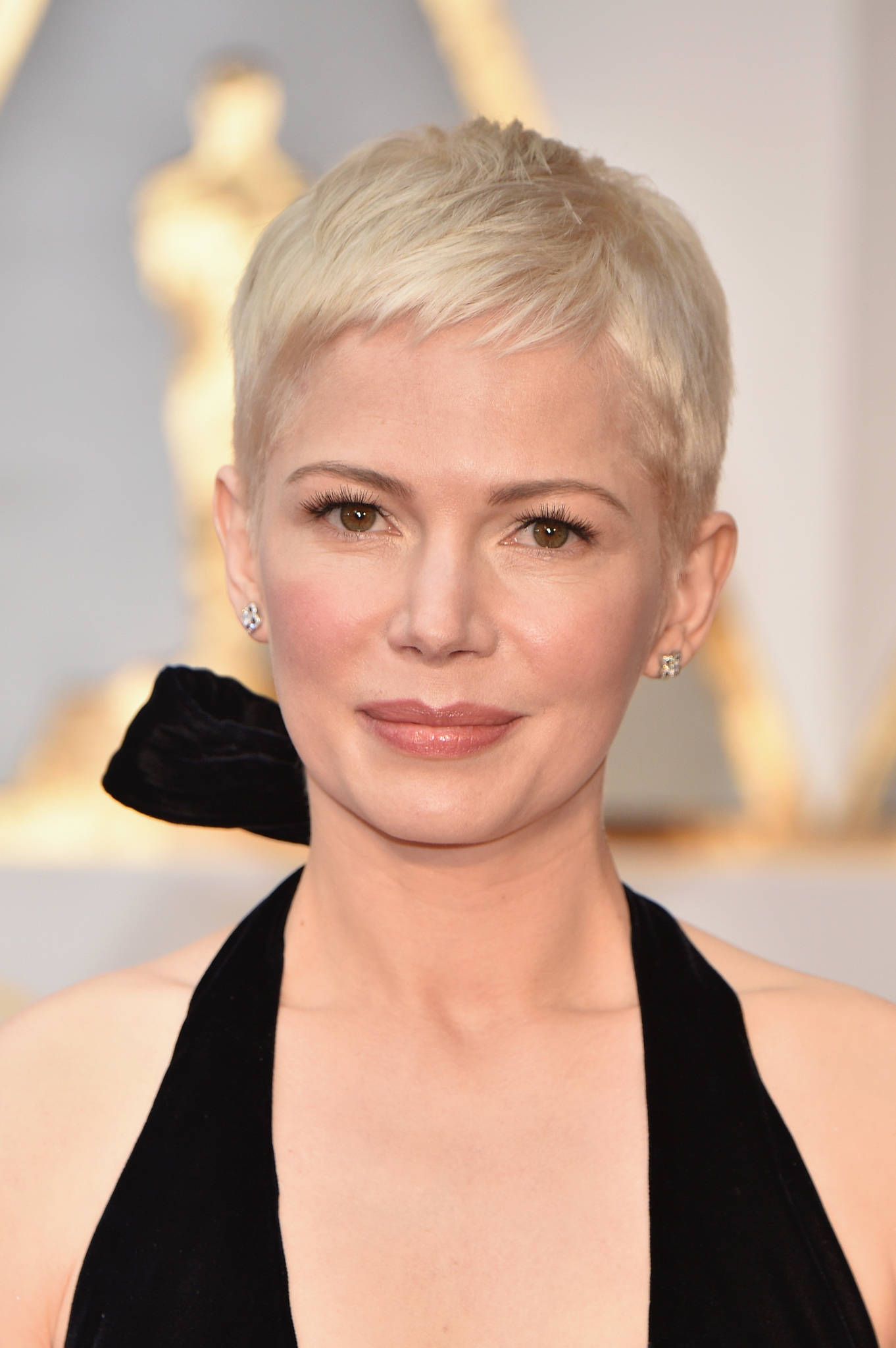 Michelle Williams, 2017 Oscars, black velvet halter dress, Full HD Phone Wallpaper