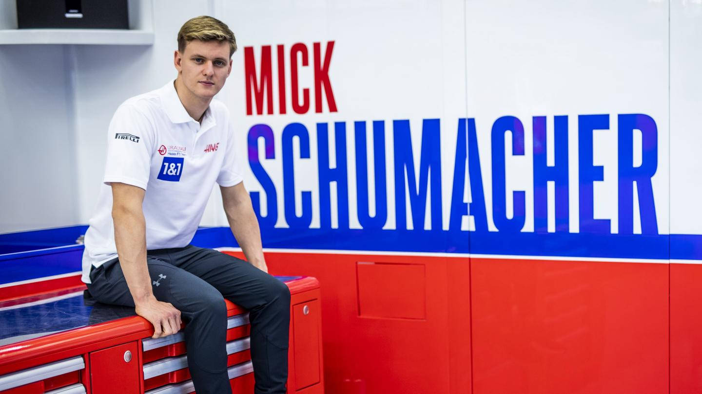 Mick Schumacher, red toolbox, garage, HD Desktop Wallpaper