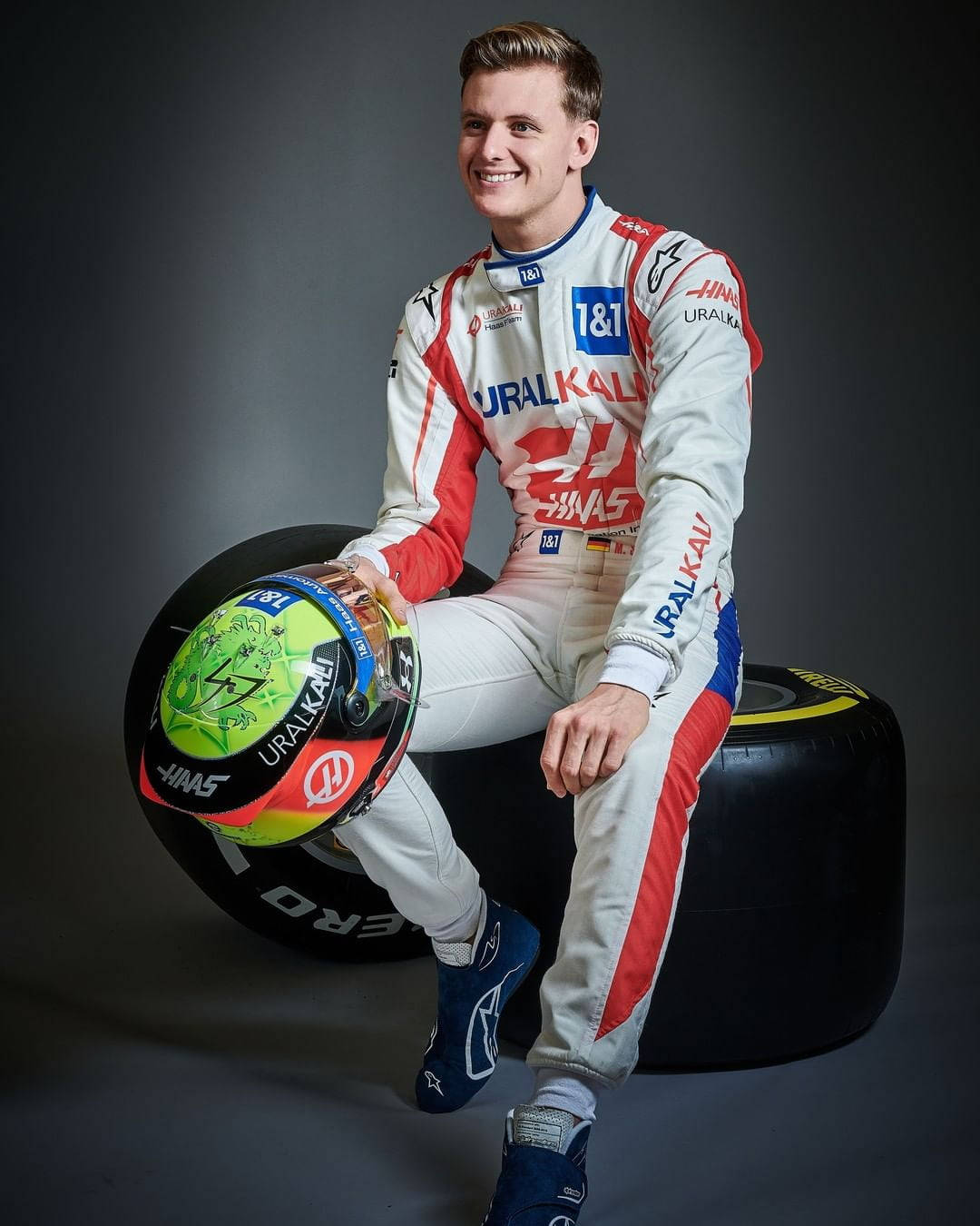 Mick Schumacher, white red and blue racing suit, black tire, HD Phone Wallpaper