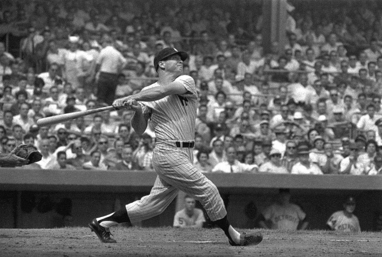 Mickey Mantle, pinstriped uniform, bat, SD Desktop Wallpaper