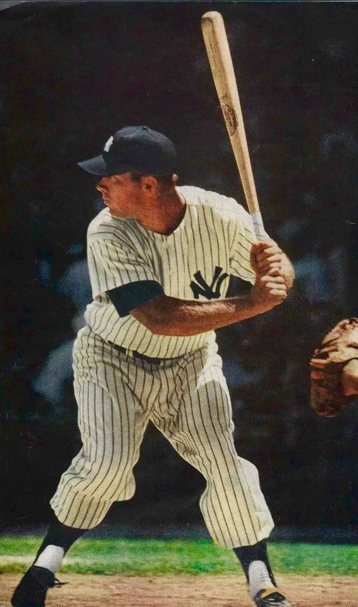 Mickey Mantle, pinstripe New York Yankees uniform, wooden bat, SD Phone Wallpaper