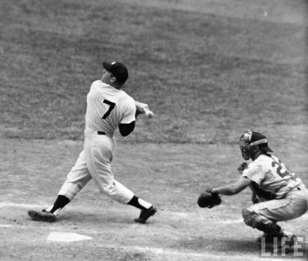 Mickey Mantle, baseball player, mid-swing, HD Desktop Wallpaper