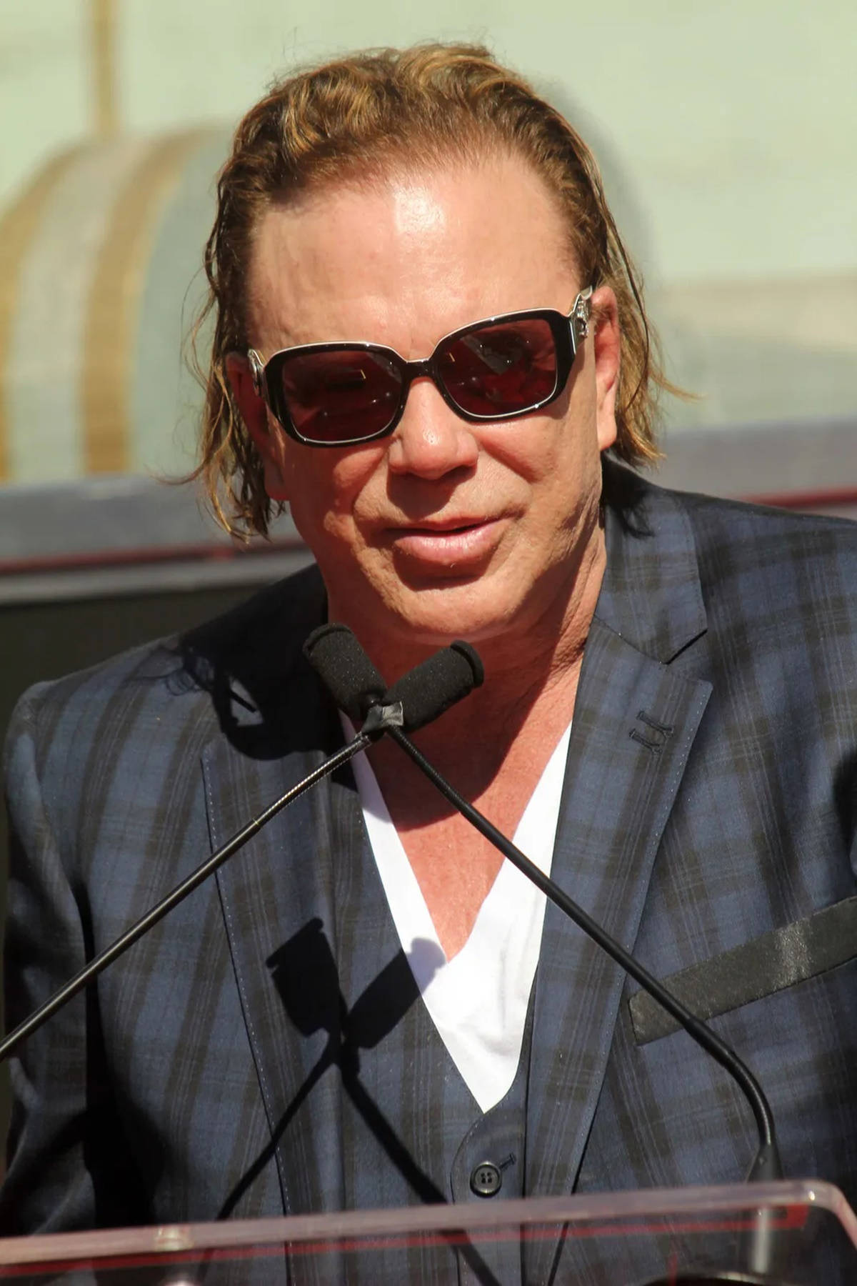 Mickey Rourke, hand and footprint ceremony, podium, HD Phone Wallpaper