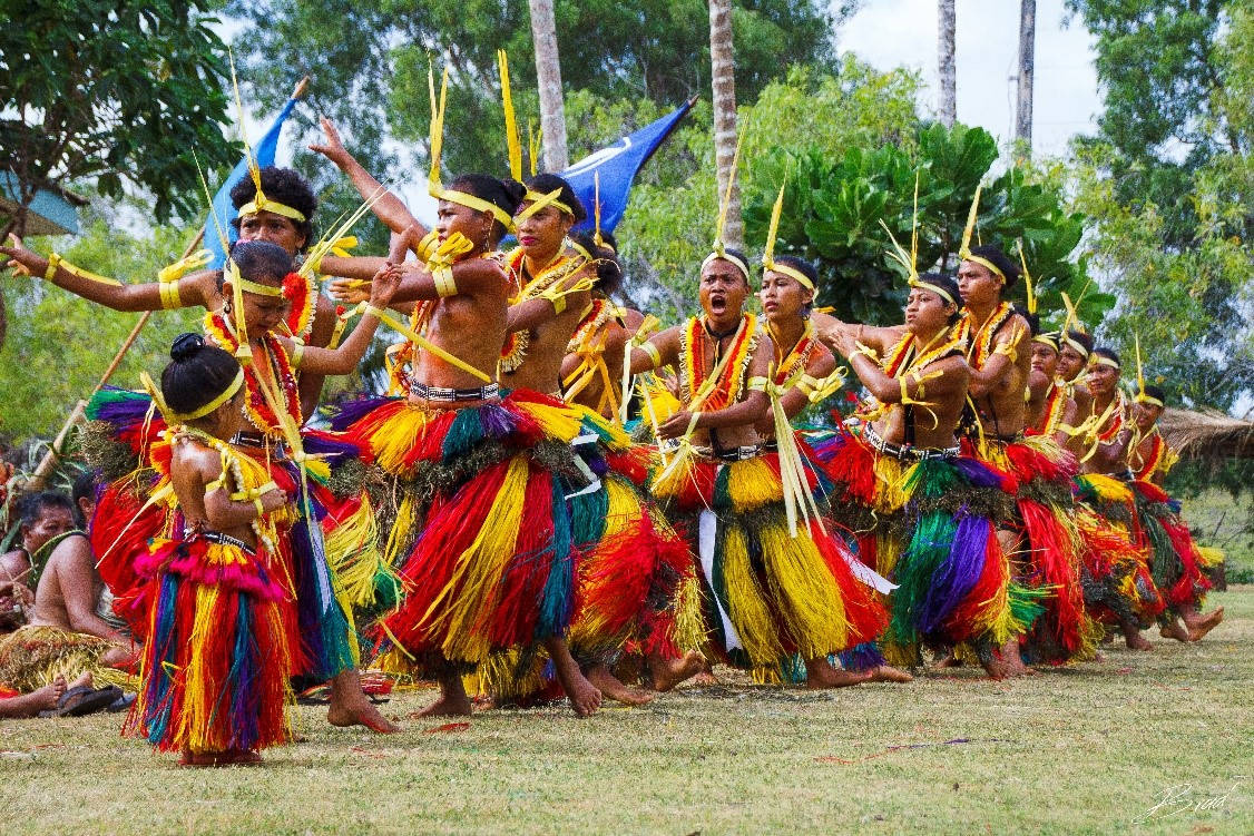 Micronesia, colorful feathered costumes, vibrant traditional dancers, SD Desktop Wallpaper