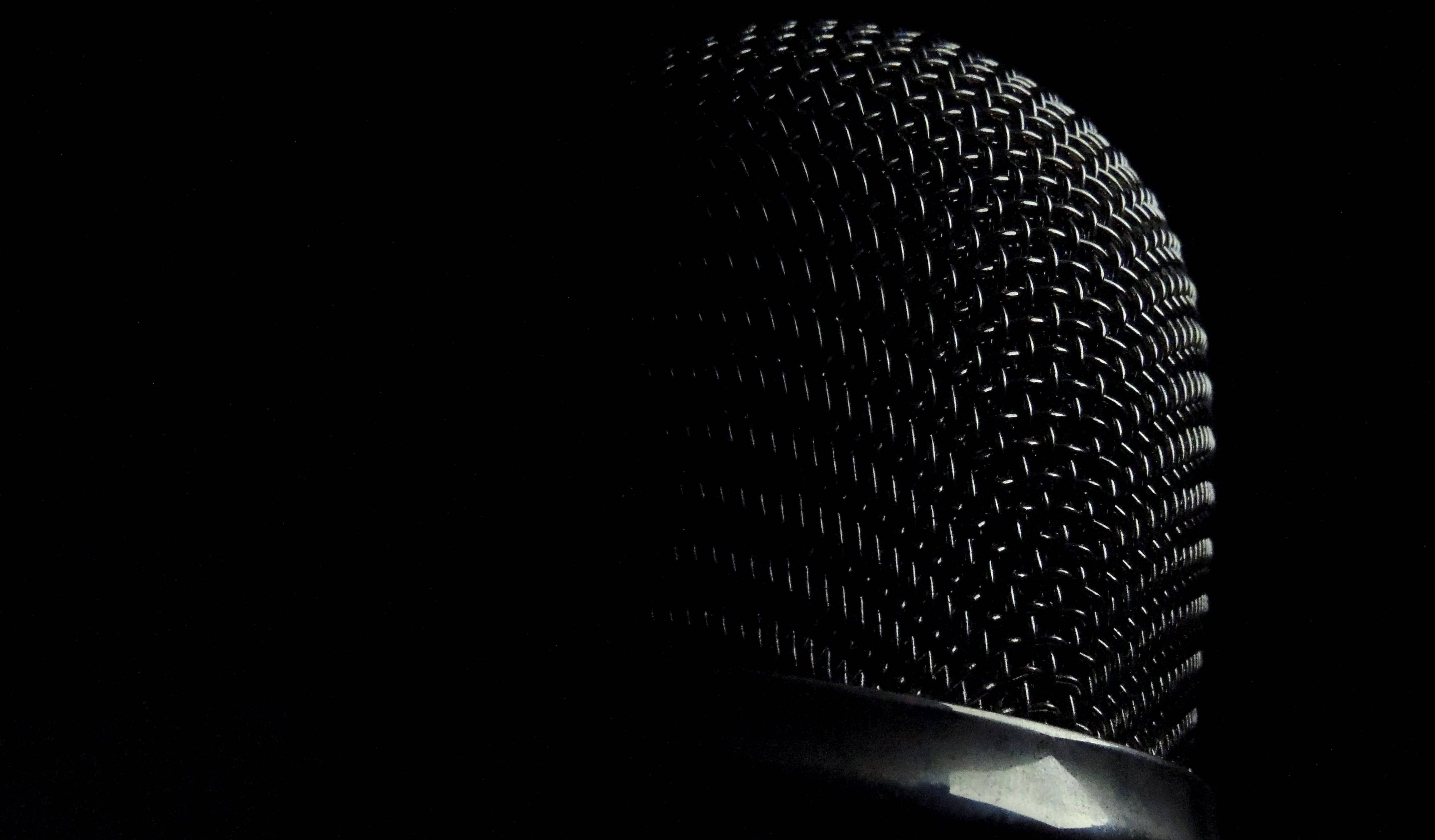 4K Ultra HD, black microphone grill, single light, 5K Desktop Wallpaper
