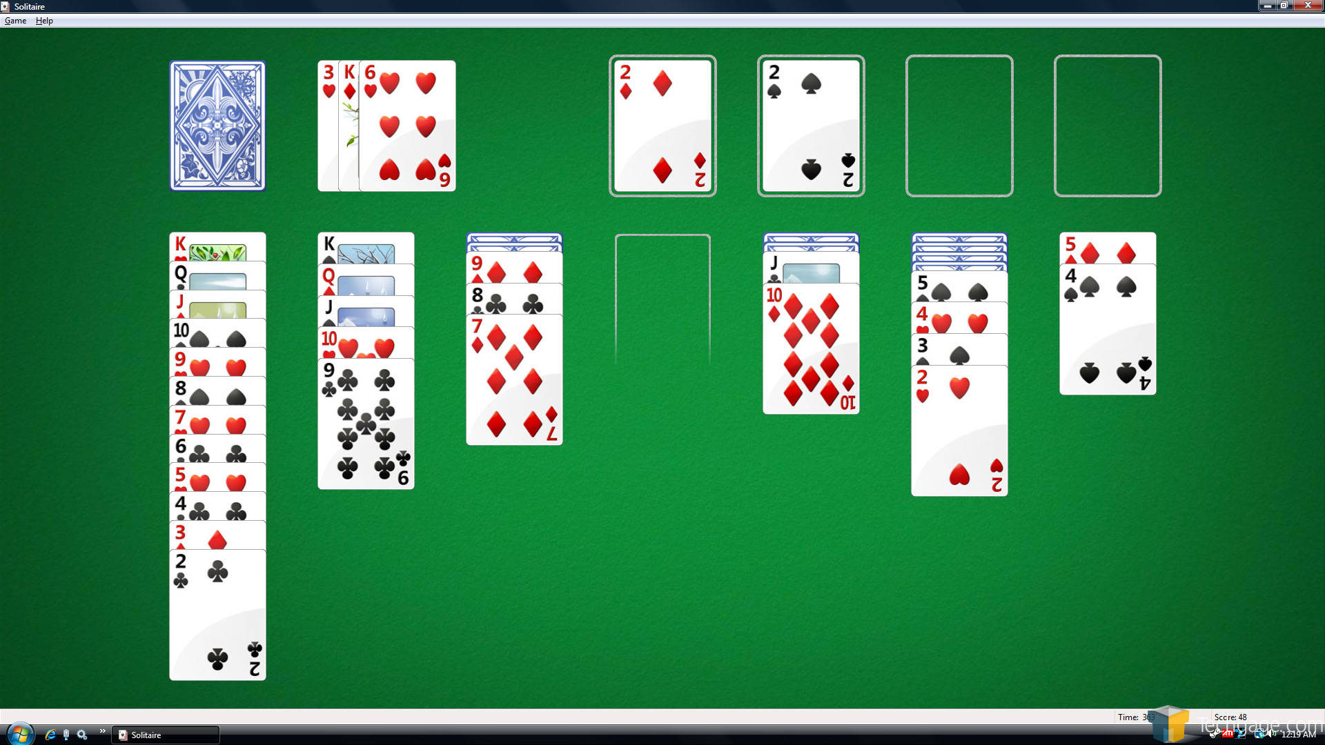 Microsoft Solitaire, green felt table, cards arranged in columns and foundations, Full HD Desktop Wallpaper