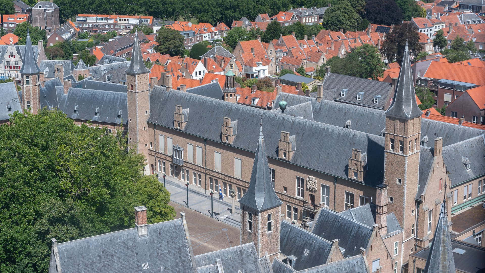 Middelburg, historic brick buildings, dark slate roofs, Full HD Desktop Wallpaper