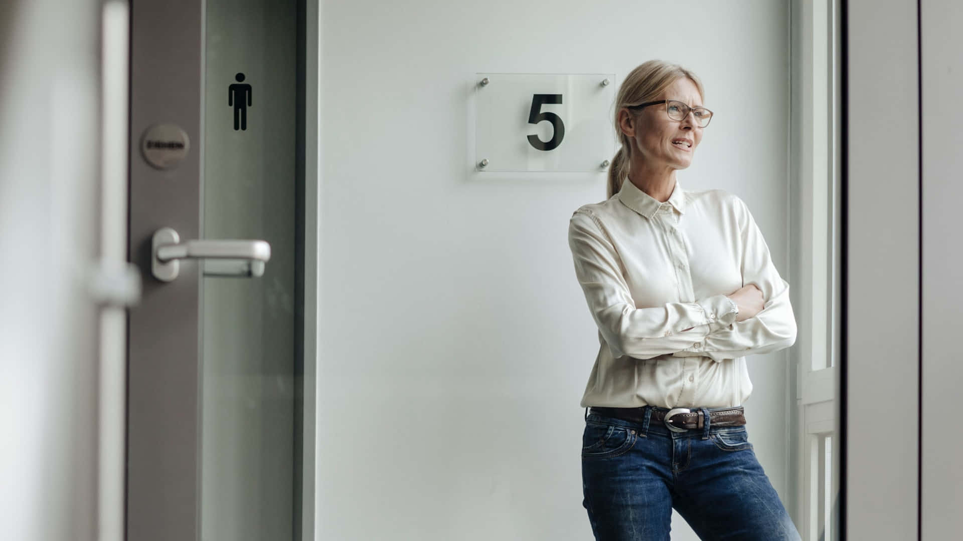 middle aged woman, eyeglasses, white shirt, Full HD Desktop Wallpaper