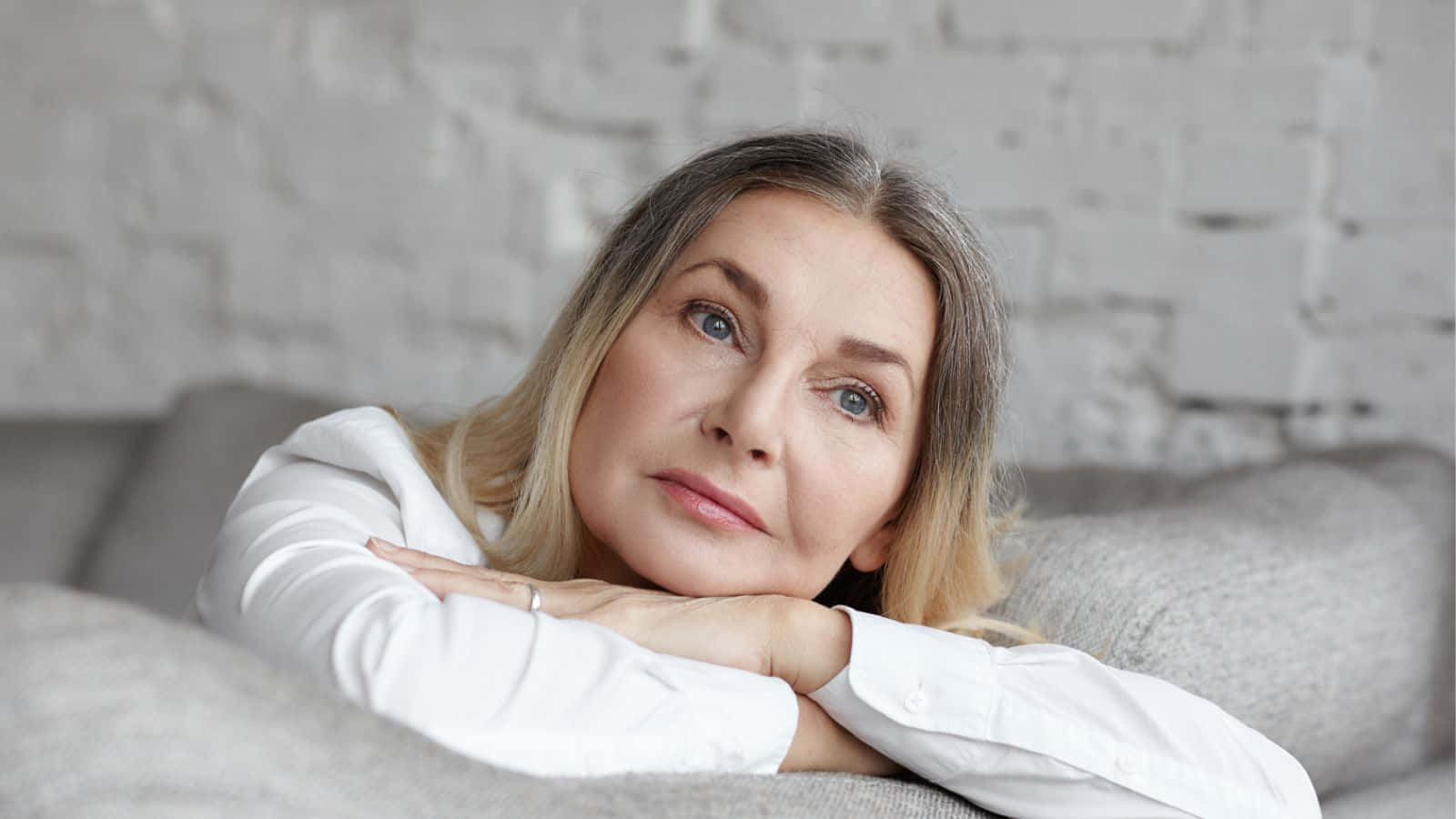 middle-aged woman, blonde hair, gray couch, HD Desktop Wallpaper