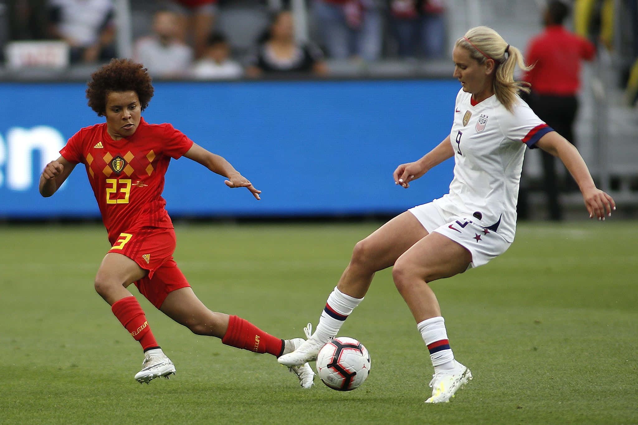 women soccer midfield duel, female soccer players, vibrant green field, Full HD Desktop Wallpaper