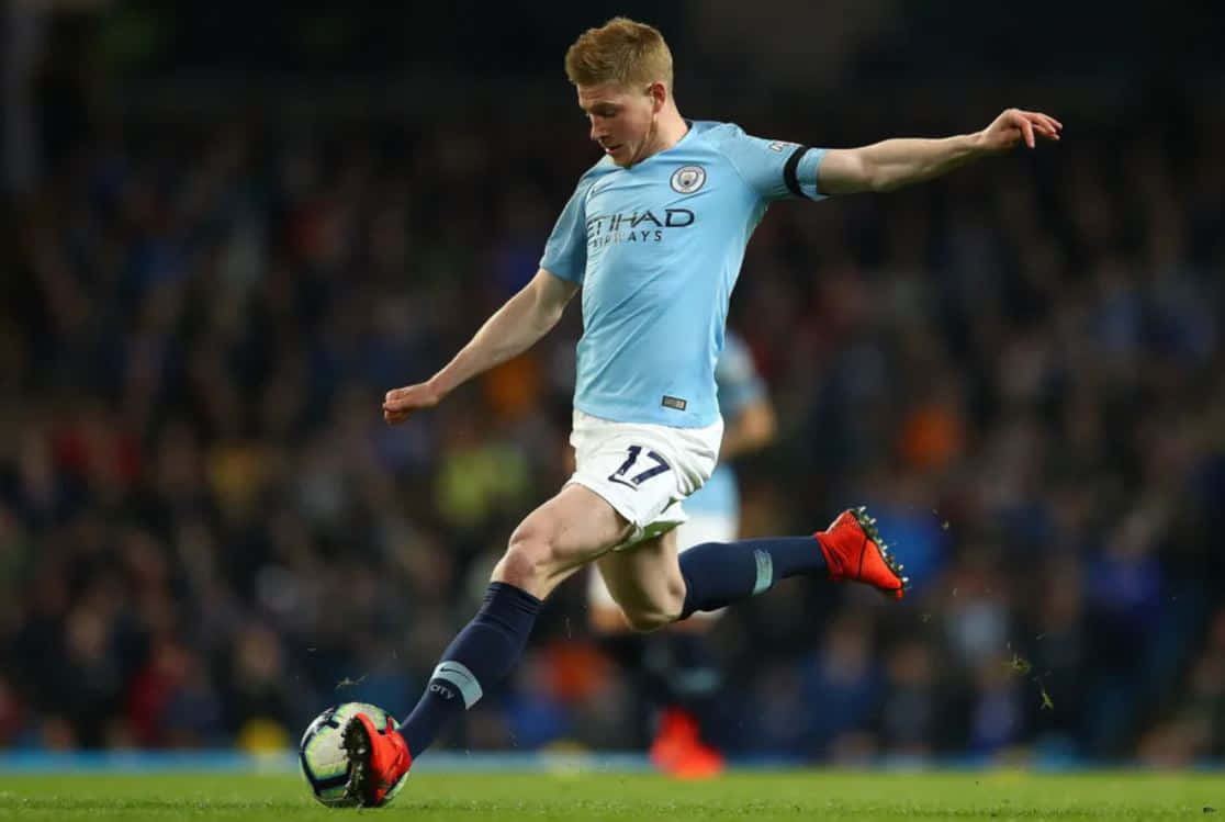 Midfielder, light blue jersey, green field, SD Desktop Wallpaper