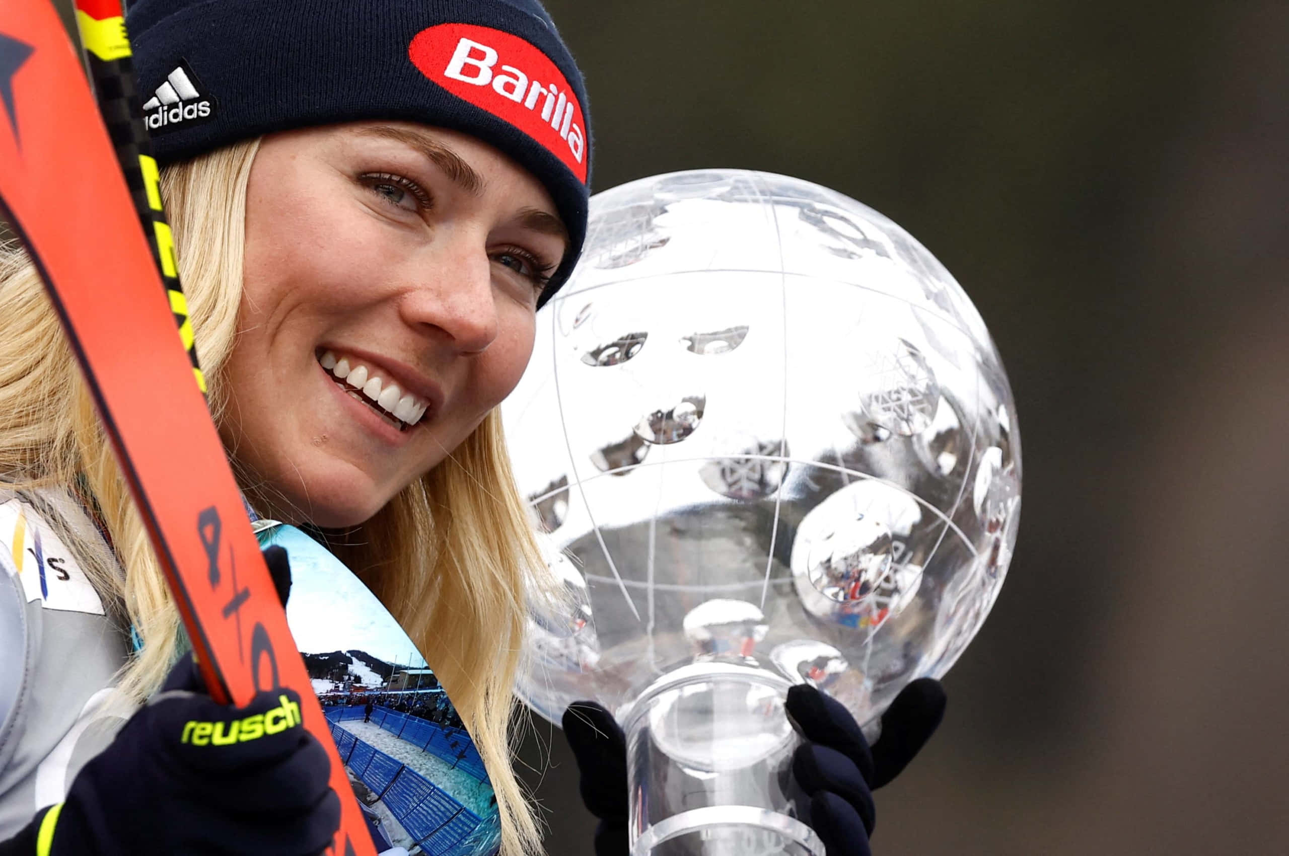 Mikaela Shiffrin, Barilla beanie, reflective globe trophy, 2K Desktop Wallpaper