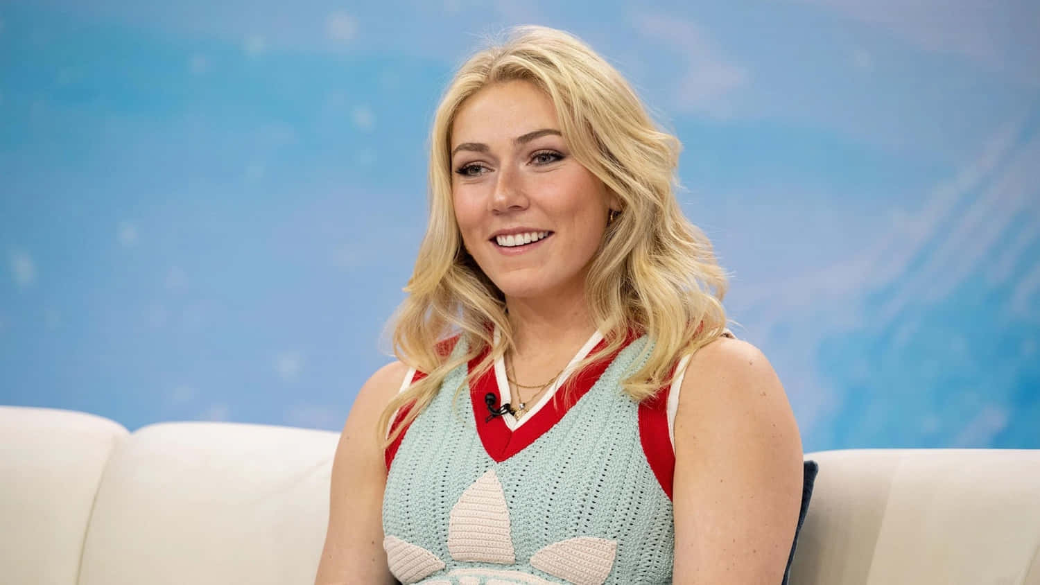 Mikaela Shiffrin, blonde woman, white couch, HD Desktop Wallpaper