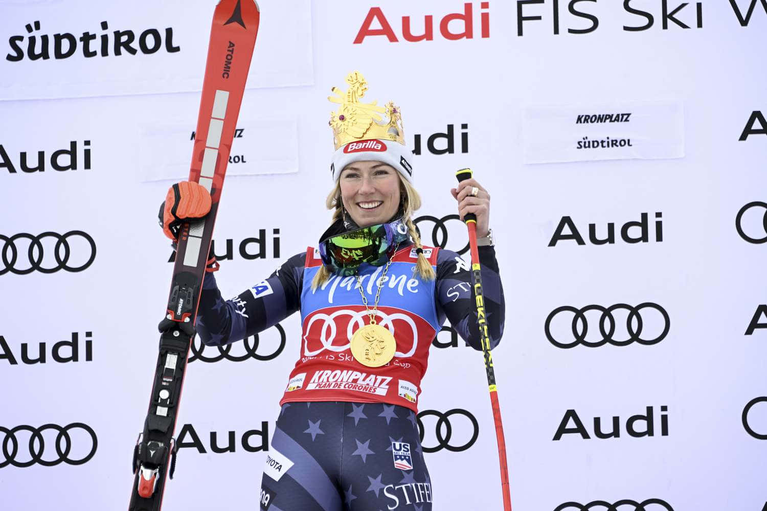 Mikaela Shiffrin, blue and red USA uniform, gold medal, HD Desktop Wallpaper