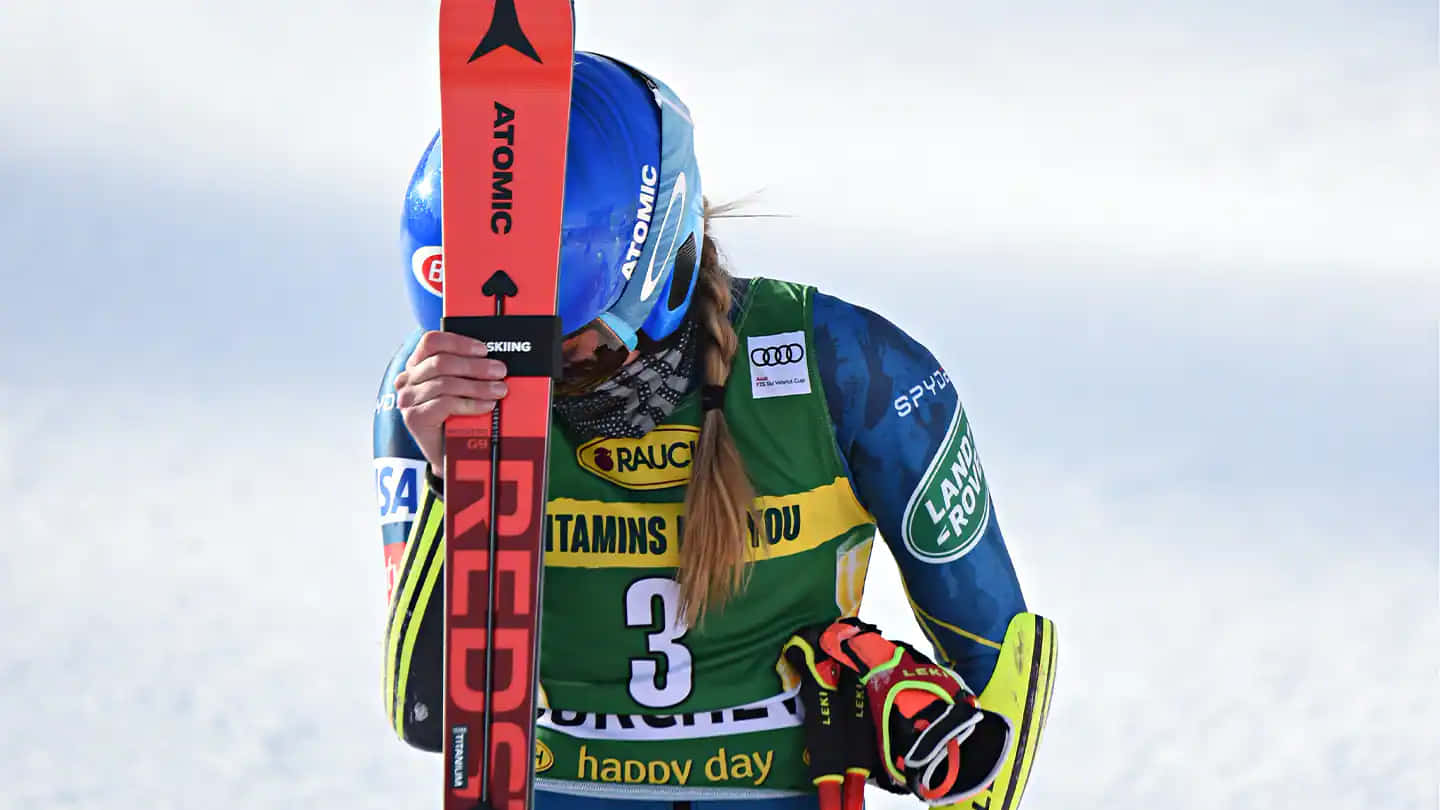 Mikaela Shiffrin, blue helmet, green bib number three, HD Desktop Wallpaper